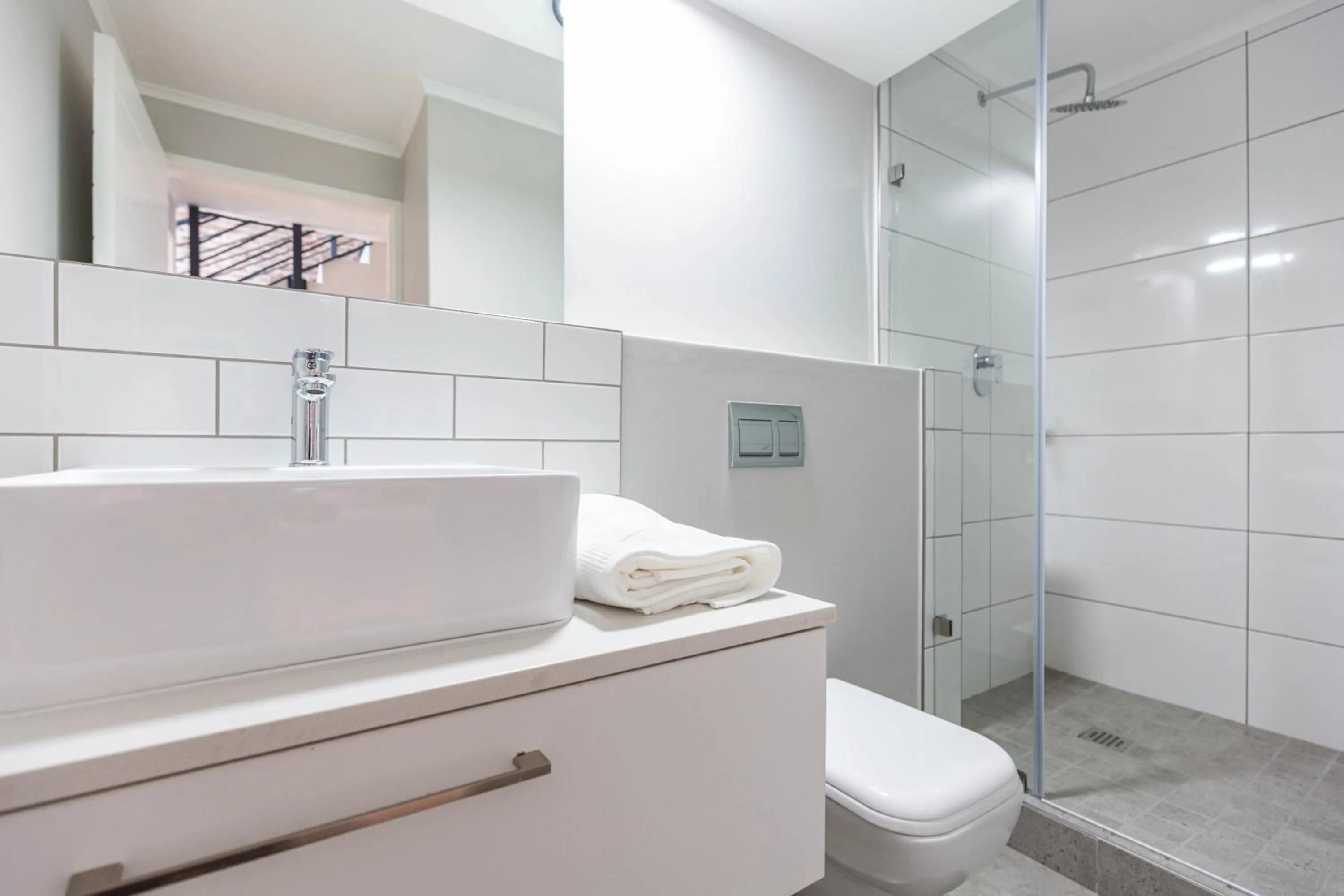 Bathroom in Urban Artisan Luxury Suites by Totalstay