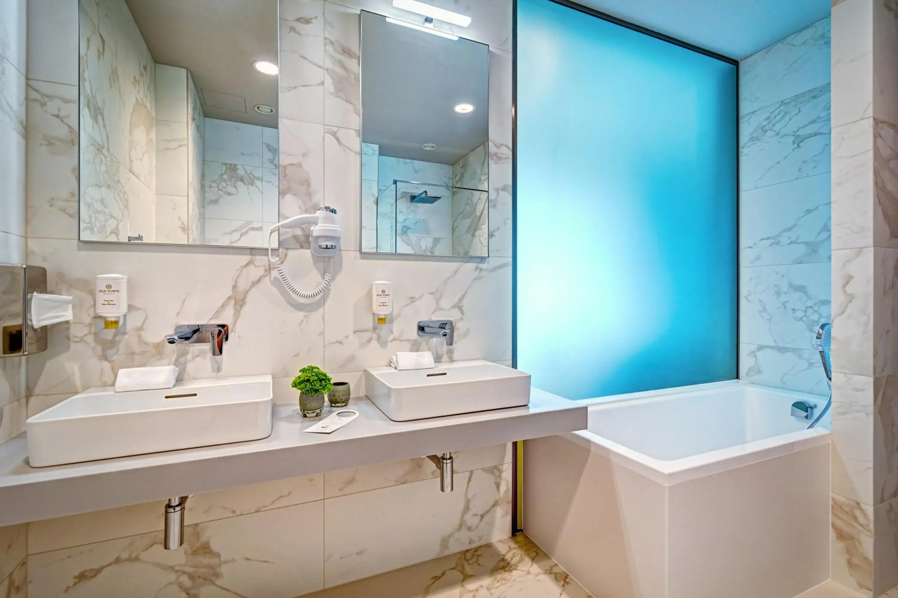 Deluxe Double Room with Bath - single occupancy in Old Town Haston Deluxe Double Room with Bath - single occupancy in Old Town Haston