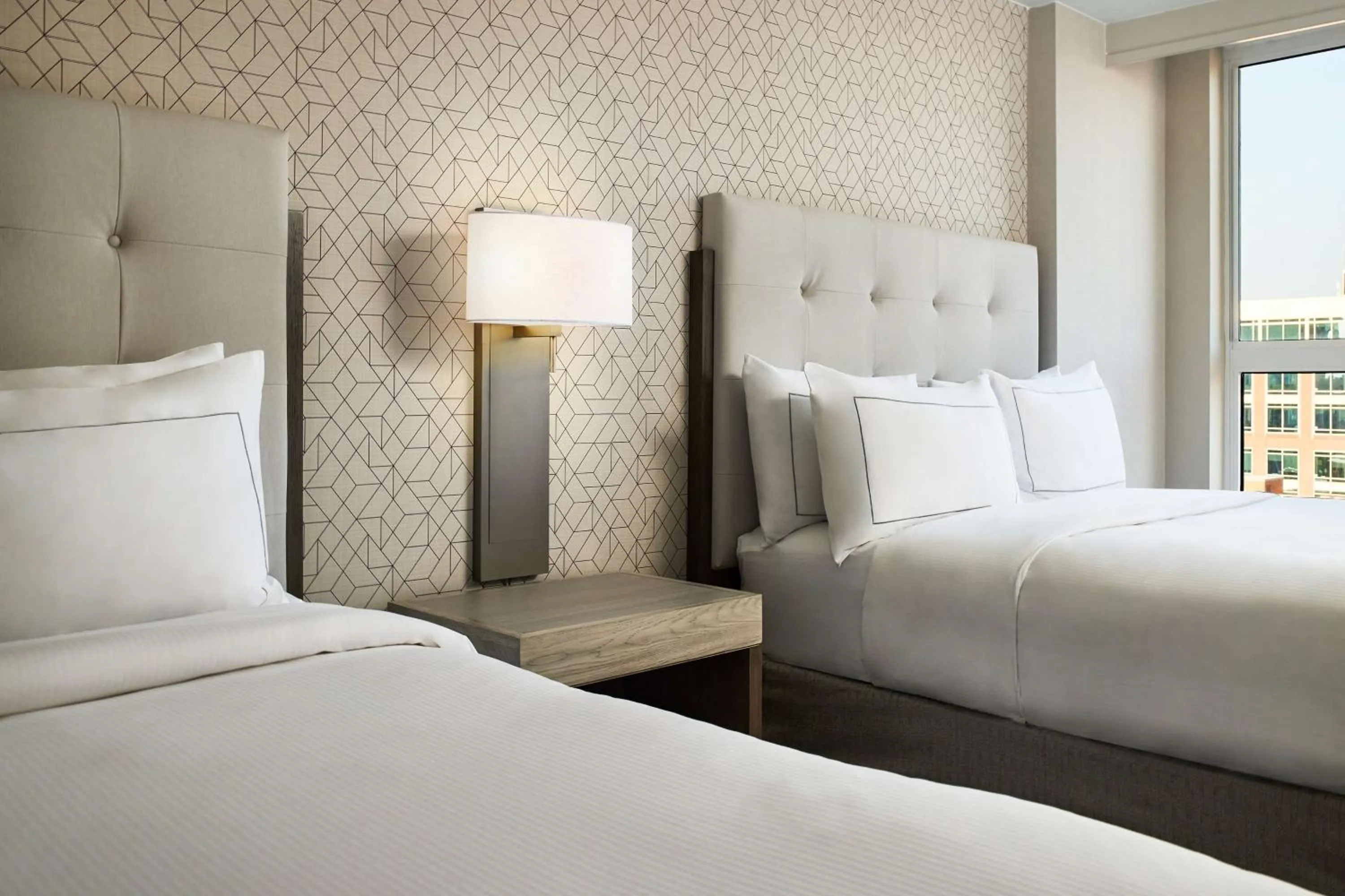 Bed in Hilton Kansas City Country Club Plaza