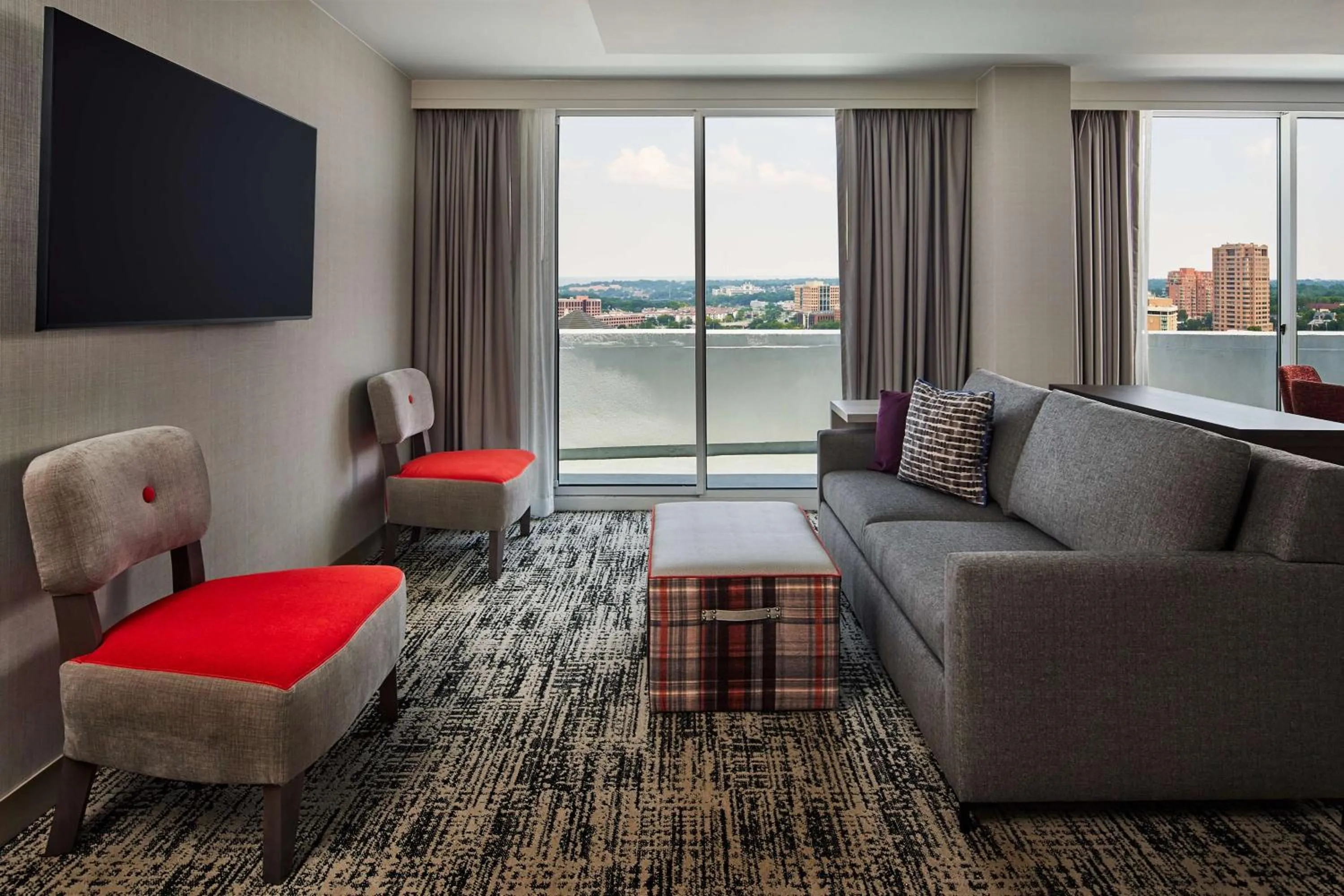 TV and multimedia in Hilton Kansas City Country Club Plaza