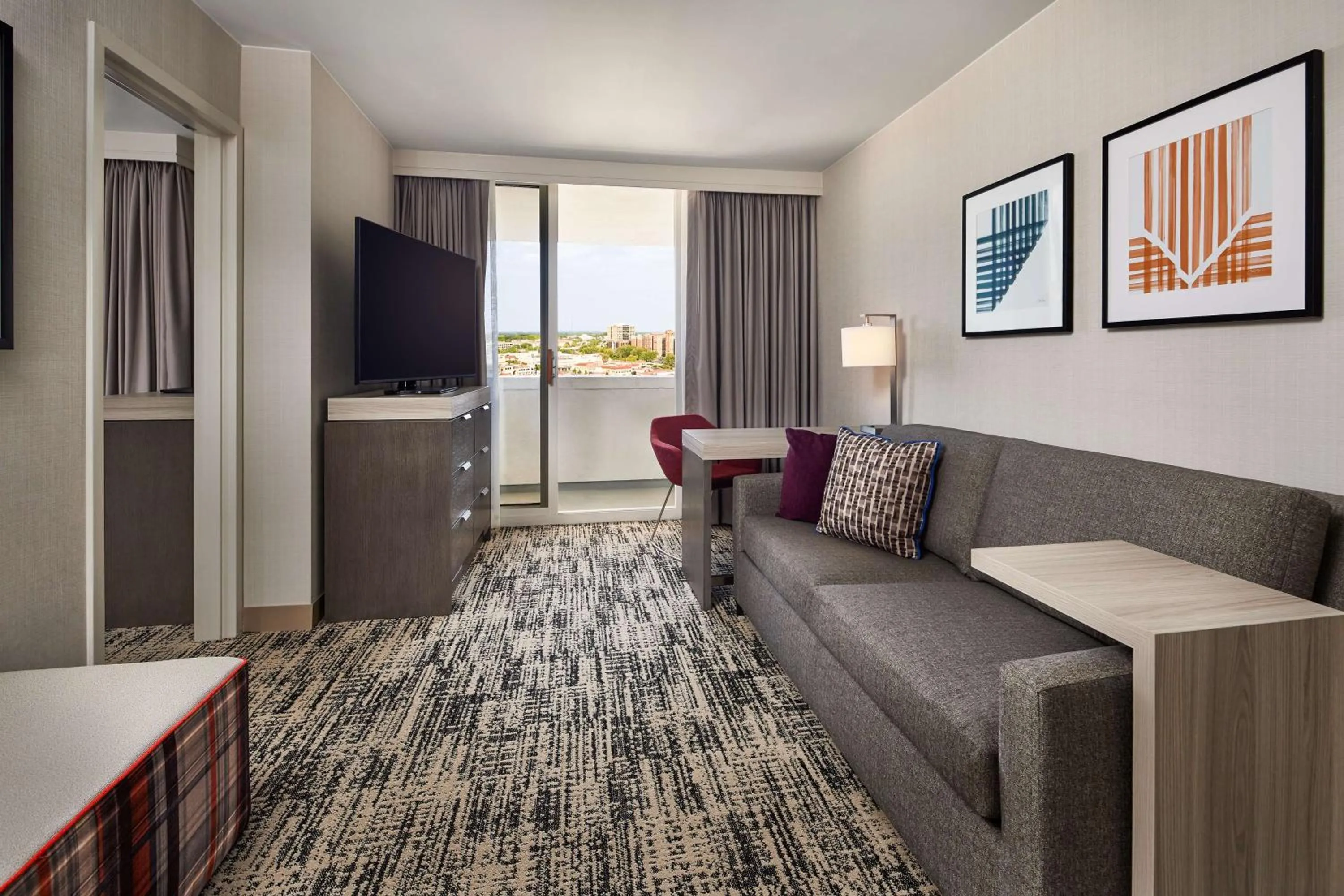 TV and multimedia in Hilton Kansas City Country Club Plaza