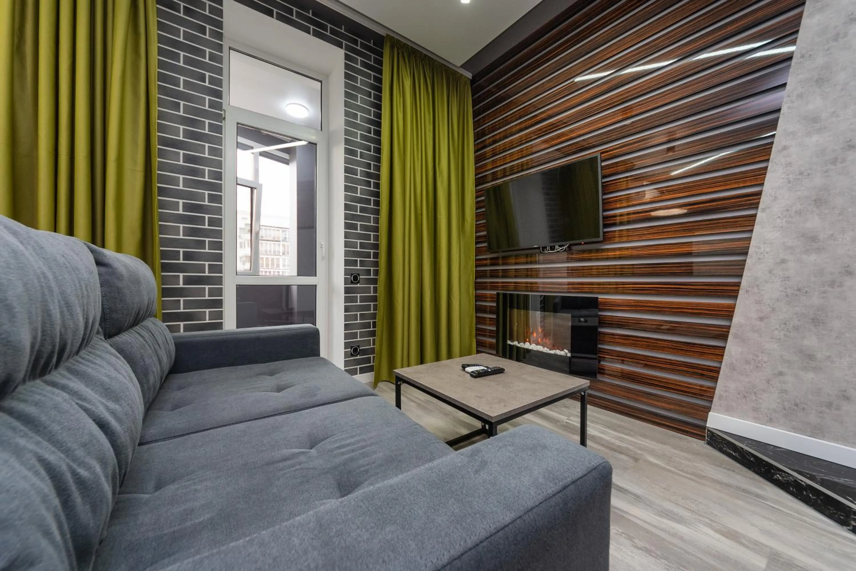 Queen Suite with Spa Bath in Luxury Apartments Arena Guliver