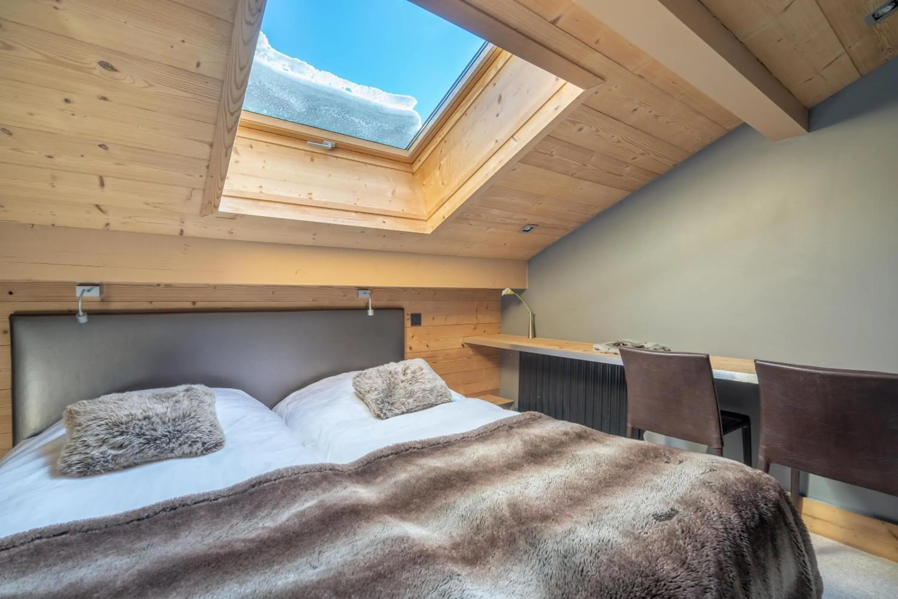 Twin Room - Attic in Chalet-Hôtel Les Rhodos Twin Room - Attic in Chalet-Hôtel Les Rhodos