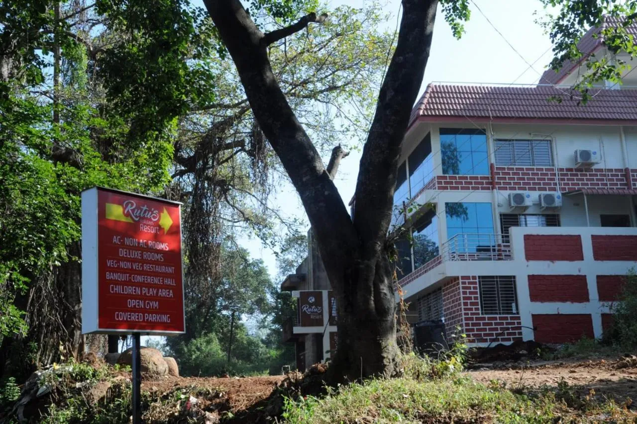 Property building in Rutu's Holidays Resort Panhala