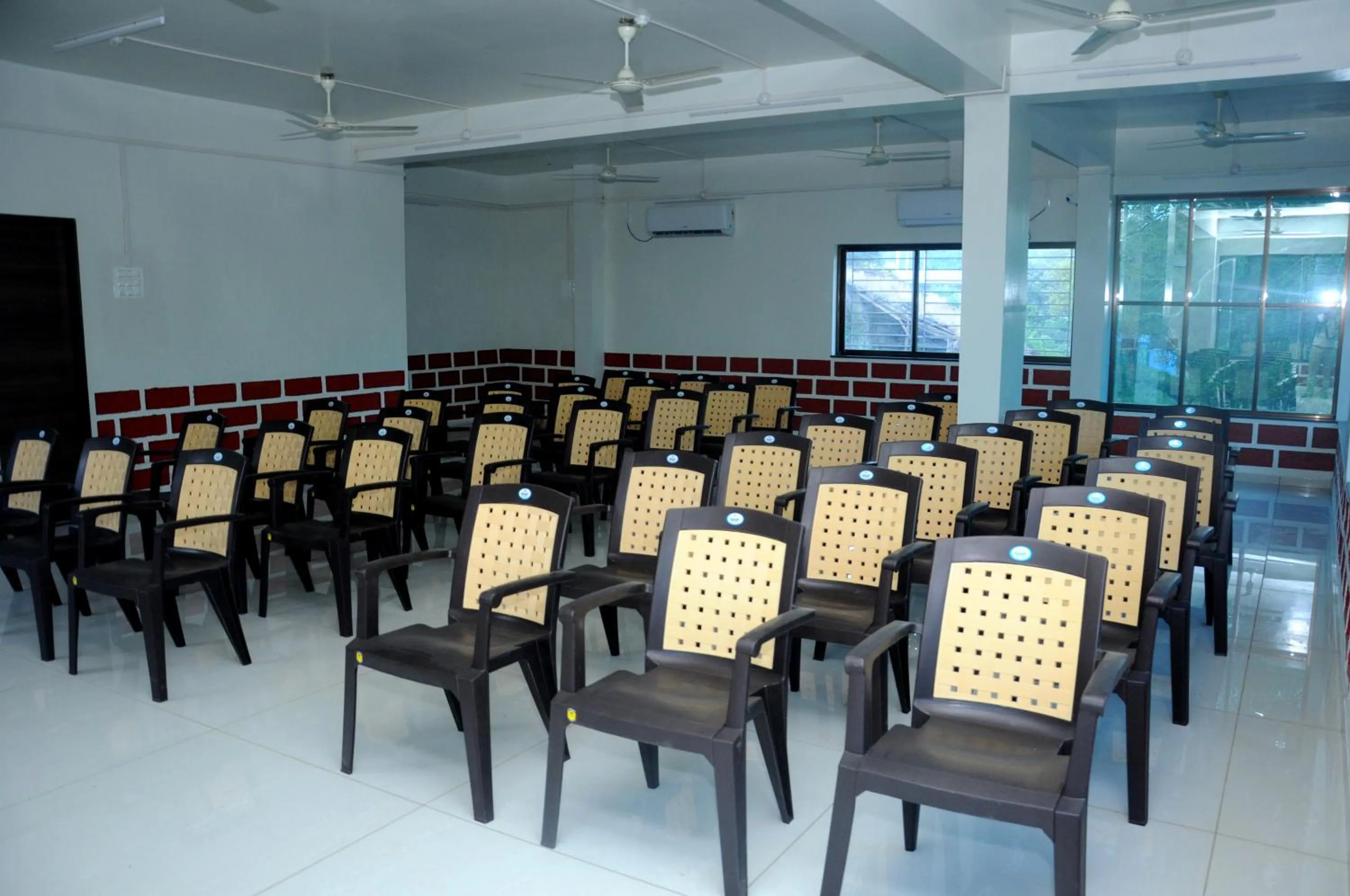 Business facilities in Rutu's Holidays Resort Panhala
