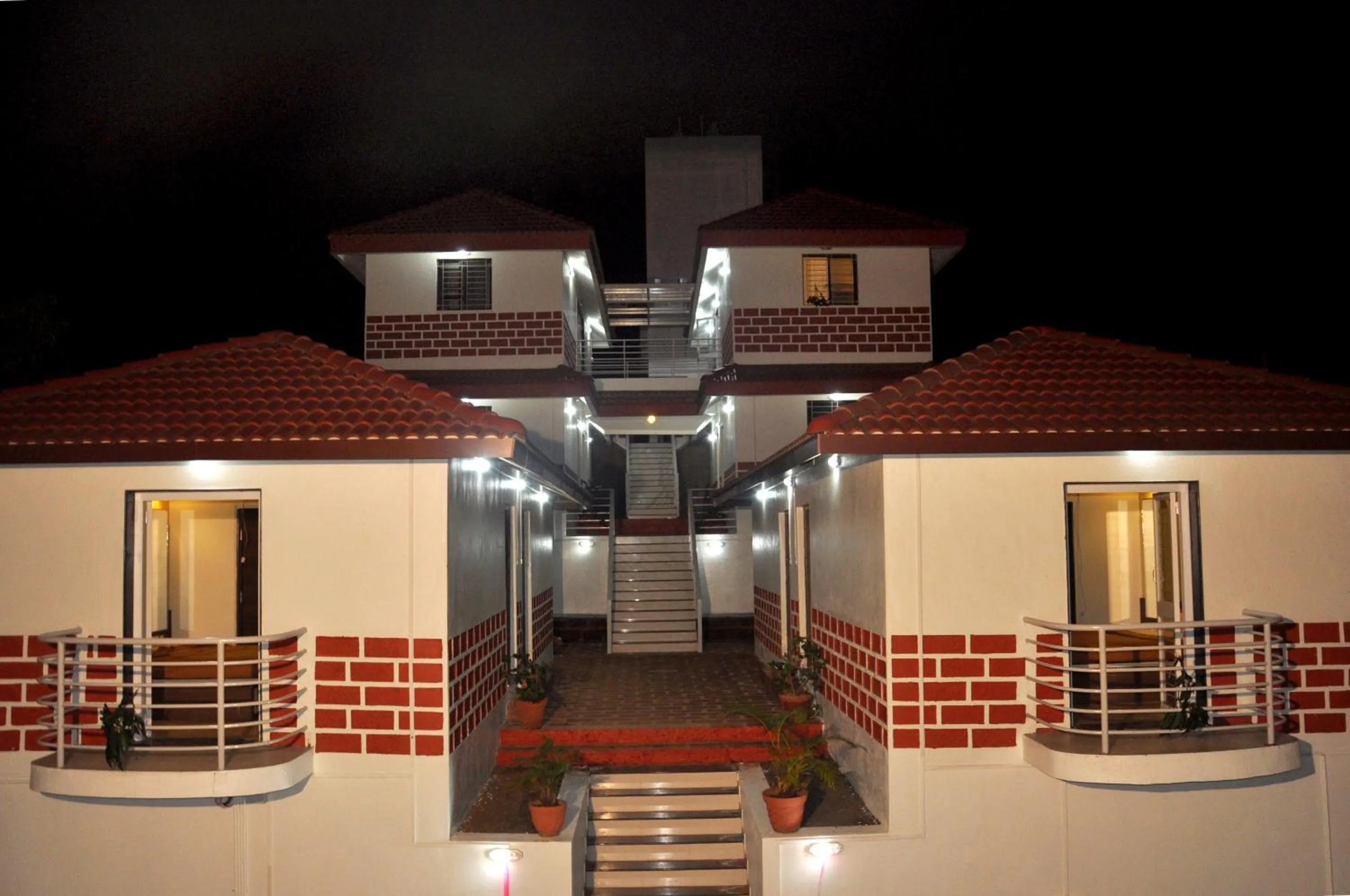 Property building in Rutu's Holidays Resort Panhala