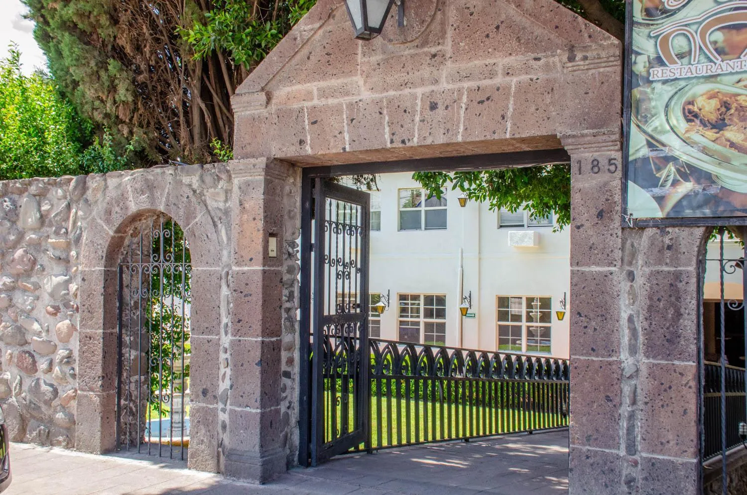Hotel O Puente