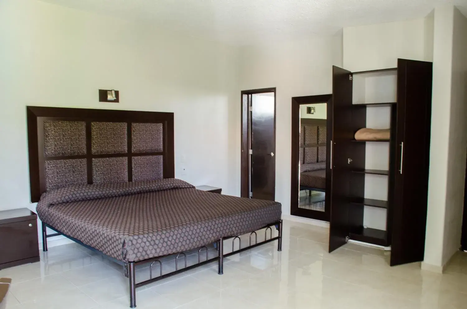 Deluxe Double Room in Hotel O Puente Deluxe Double Room in Hotel O Puente