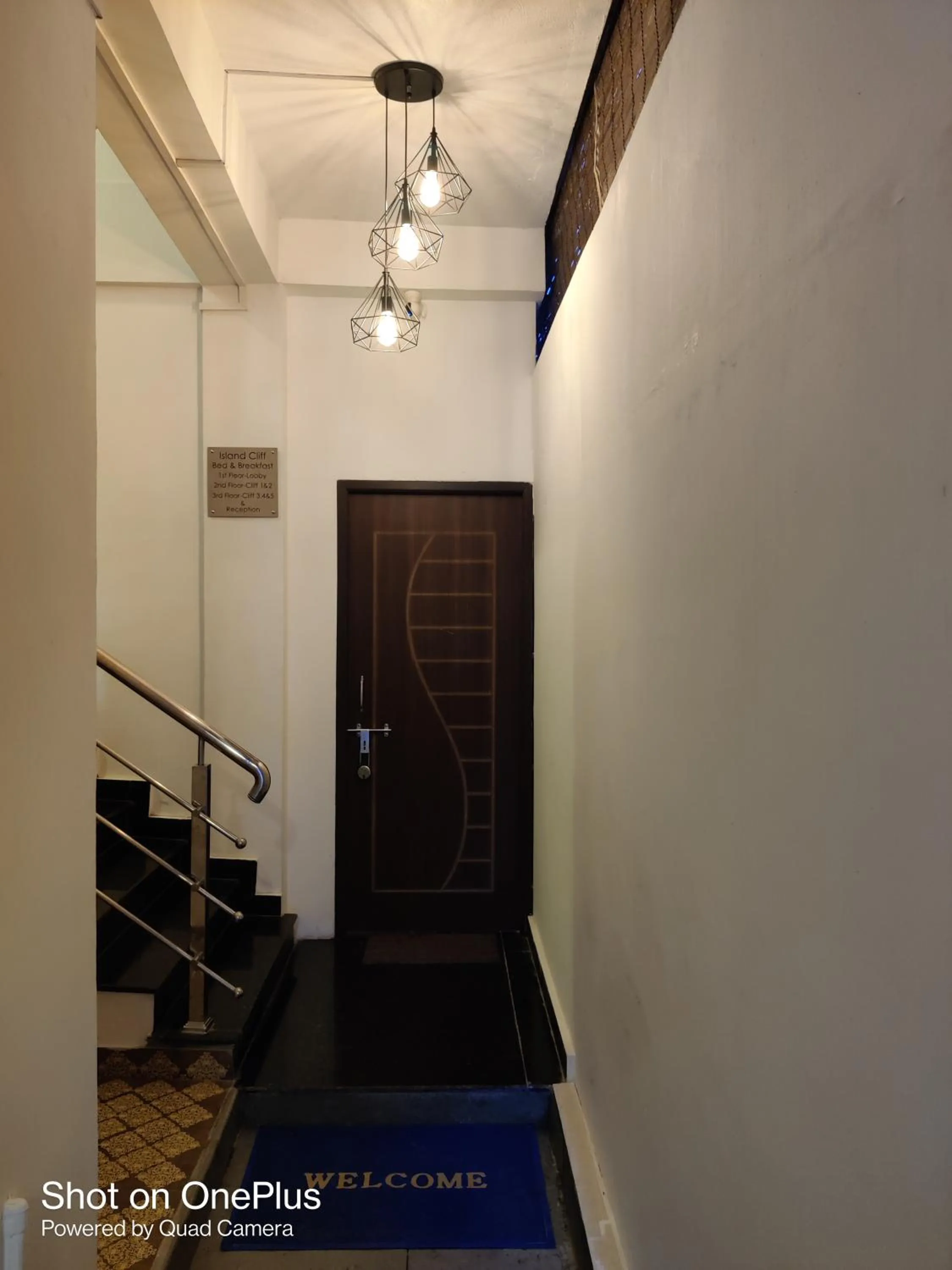 Facade/entrance in Island Cliff