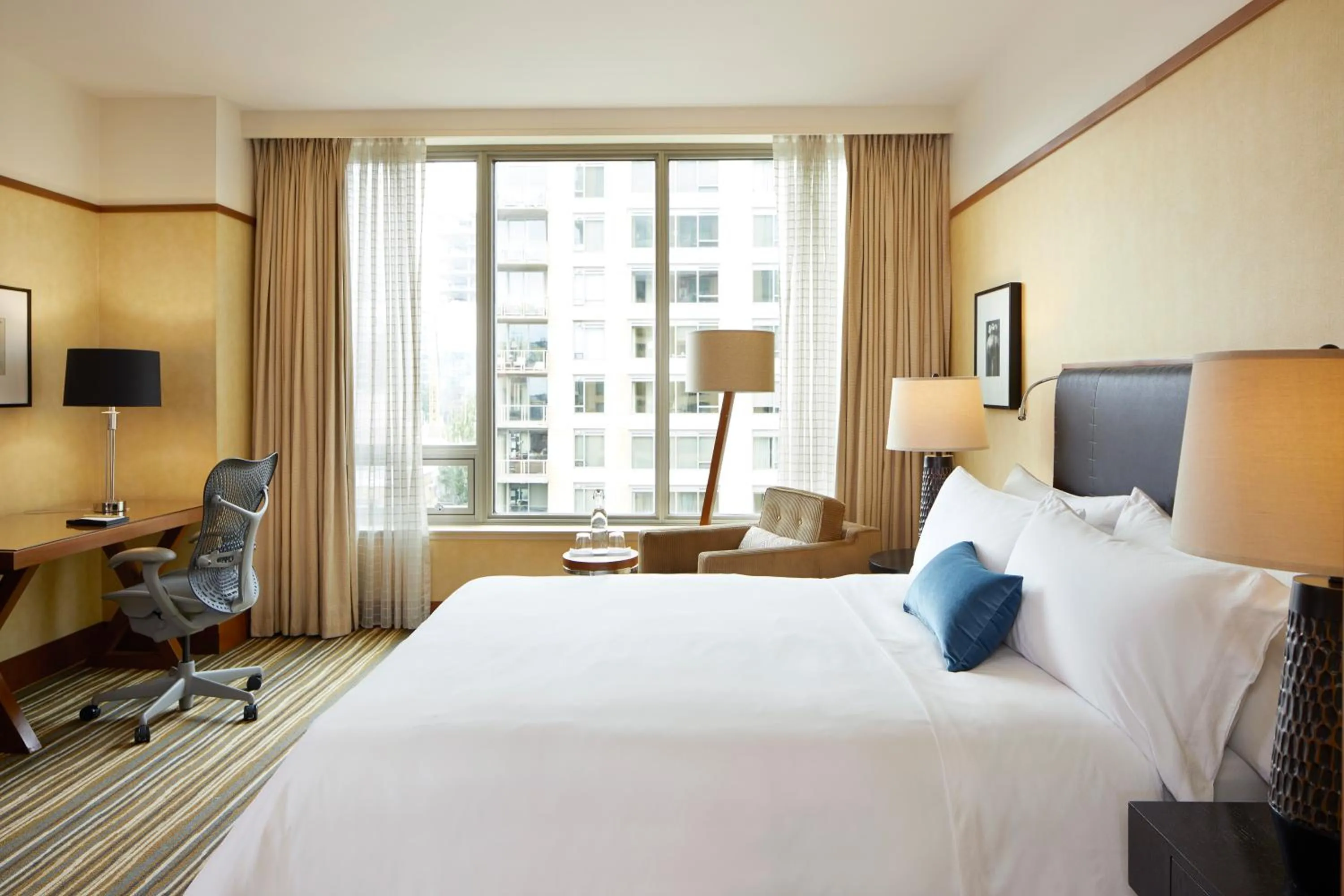 Bedroom, Bed in Pan Pacific Seattle