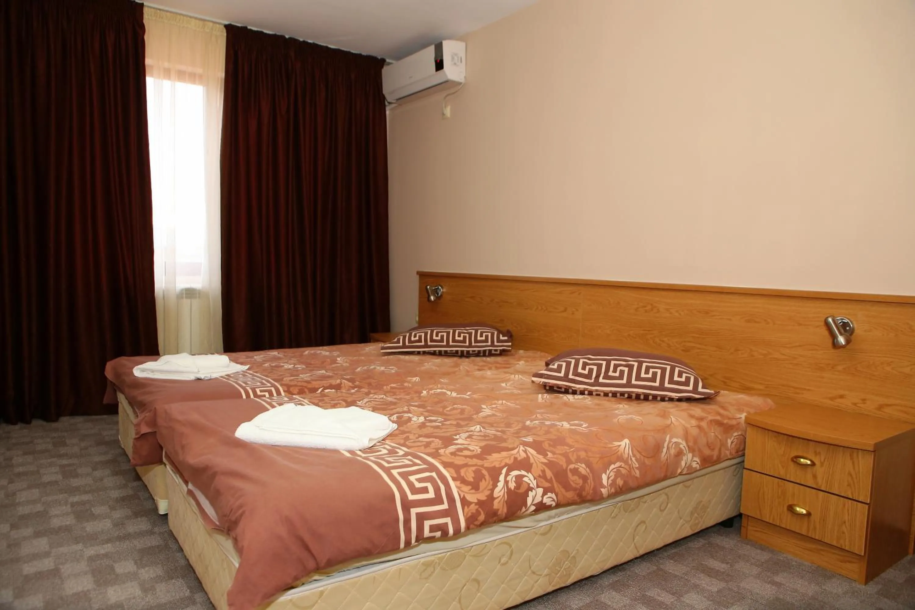 Shower, Bed in Family Prim Hotel