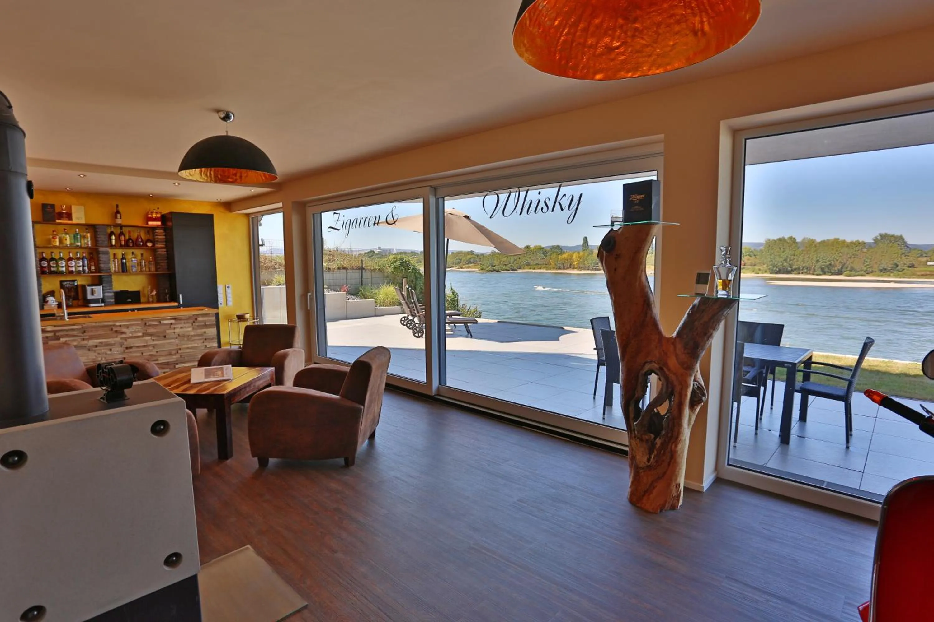 Kitchen or kitchenette in Exklusives Rhein-Lounge Apartment mit direktem Rheinblick, Sauna, 2 Schlafzimmern, Parkplatz für bis zu 5 Gäste