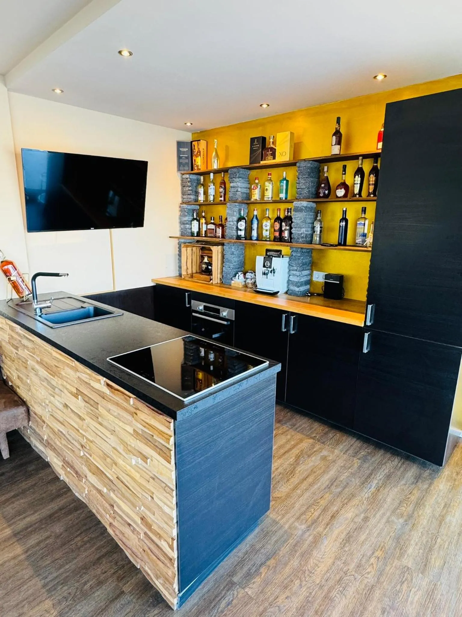 Kitchen or kitchenette in Exklusives Rhein-Lounge Apartment mit direktem Rheinblick, Sauna, 2 Schlafzimmern, Parkplatz für bis zu 5 Gäste