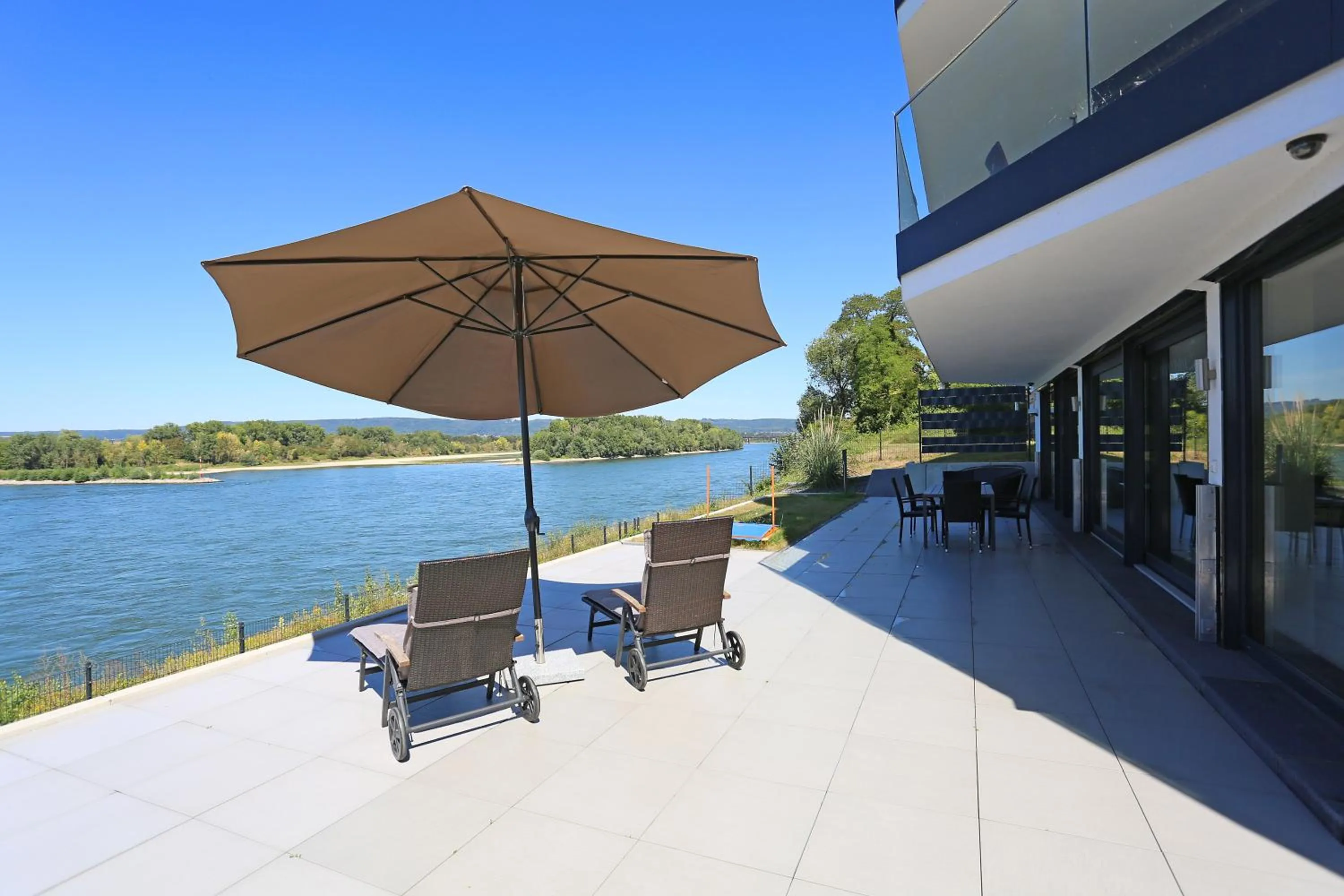 Exklusives Rhein-Lounge Apartment mit direktem Rheinblick, Sauna, 2 Schlafzimmern, Parkplatz für bis zu 5 Gäste
