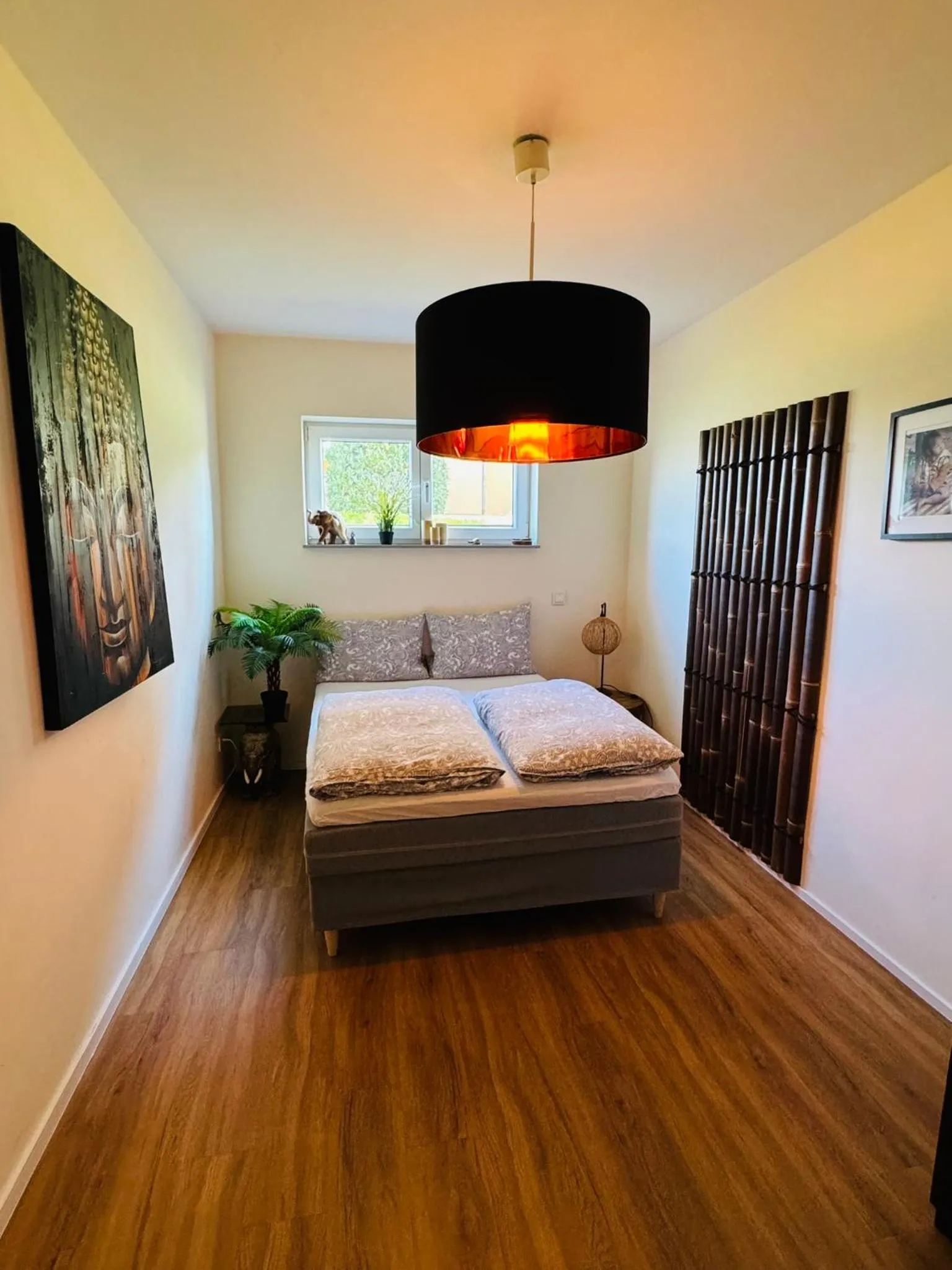 Bedroom, Bed in Exklusives Rhein-Lounge Apartment mit direktem Rheinblick, Sauna, 2 Schlafzimmern, Parkplatz für bis zu 5 Gäste