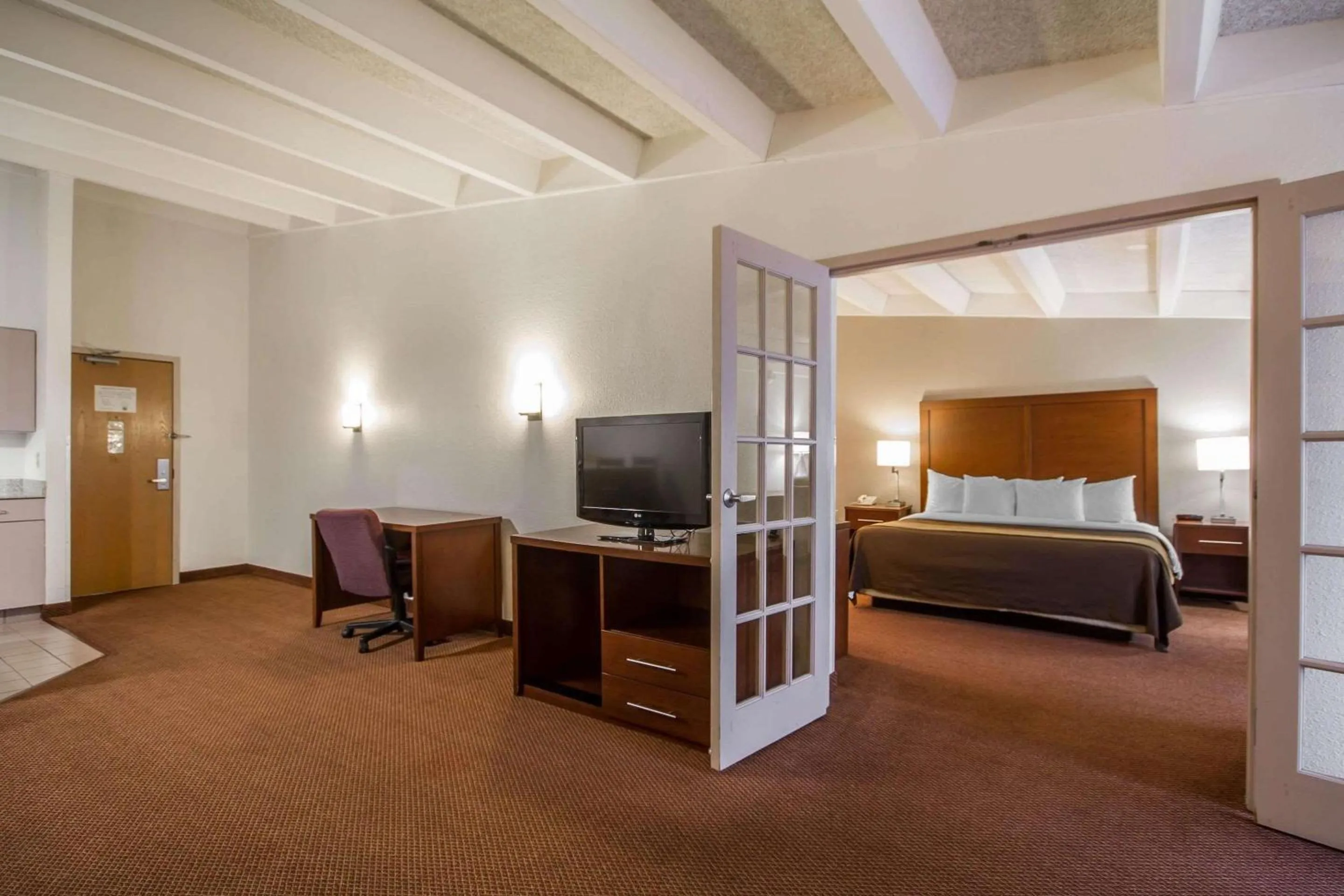 Photo of the whole room in Comfort Inn & Suites Madison - Airport