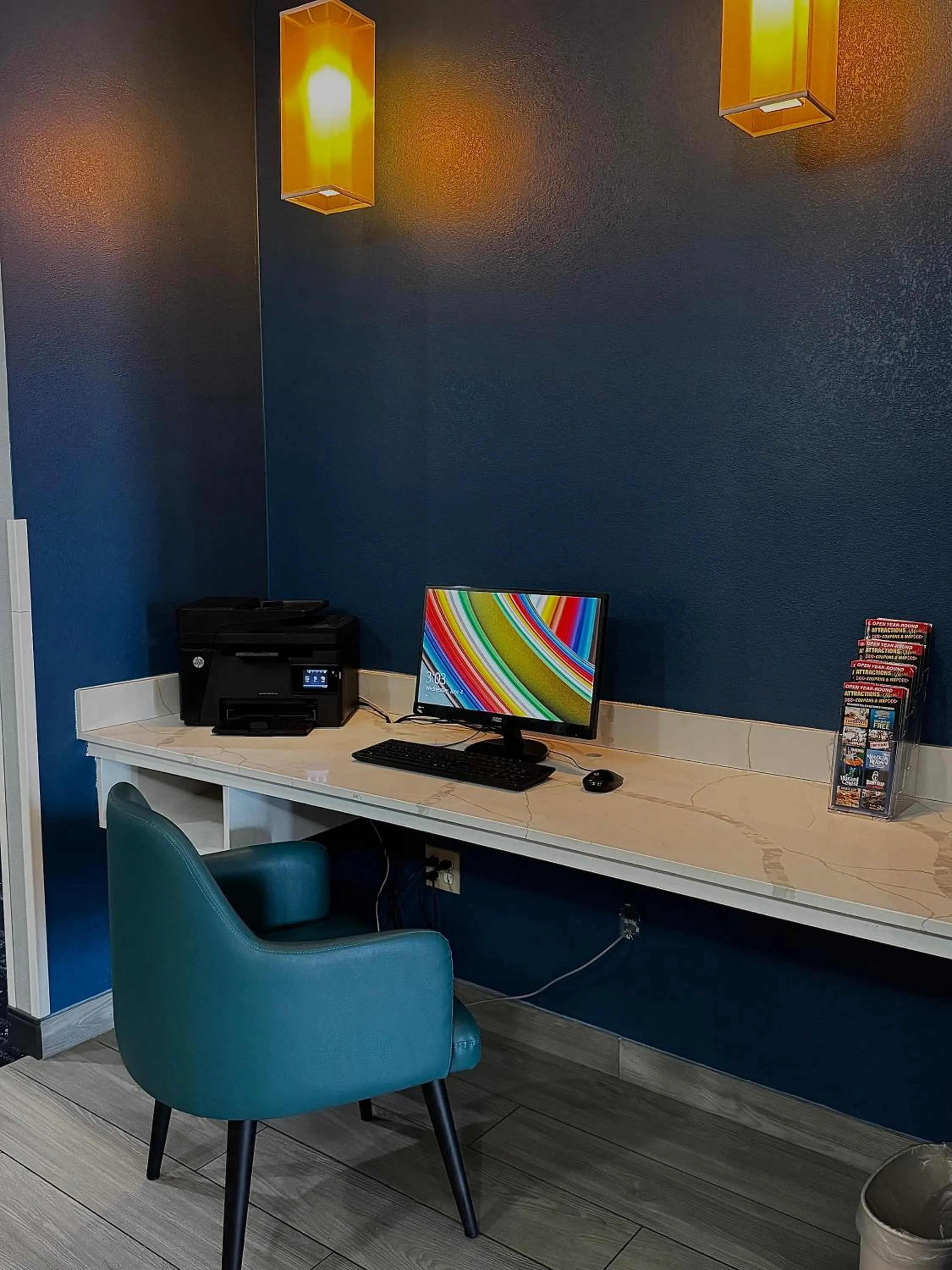 Business facilities in Comfort Inn & Suites Madison - Airport