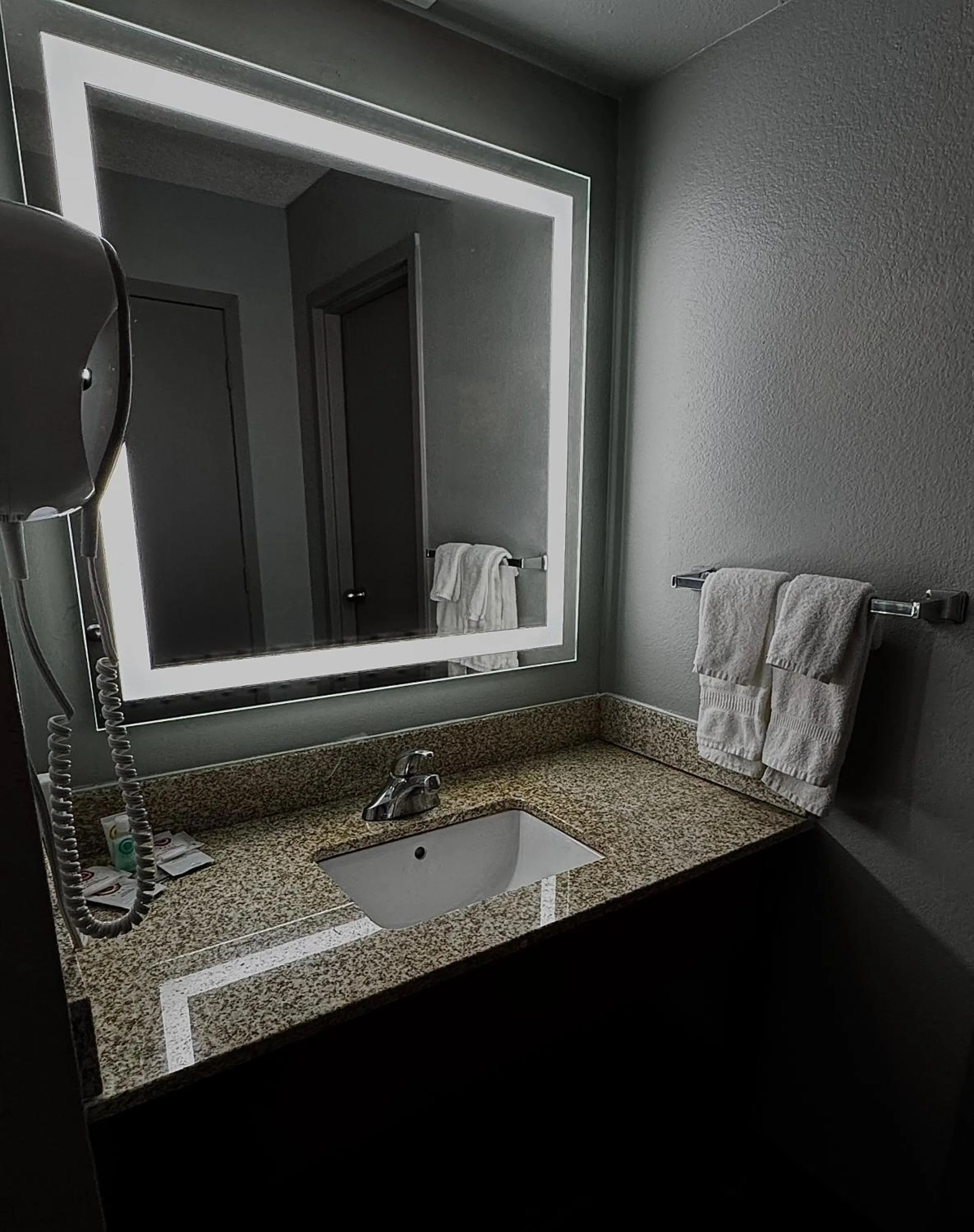 Comfort Inn & Suites Madison - Airport