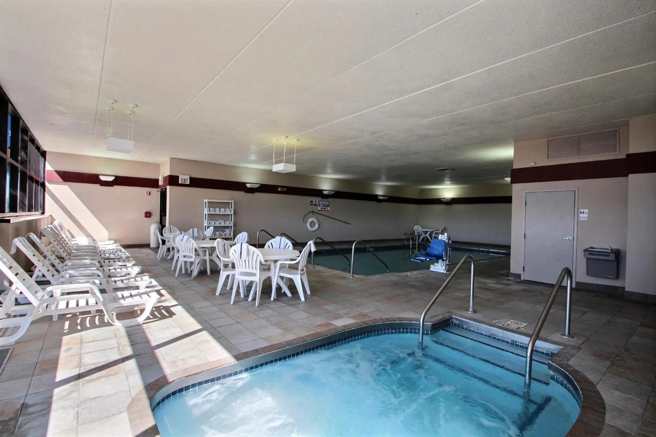Swimming pool in Comfort Inn & Suites Madison - Airport