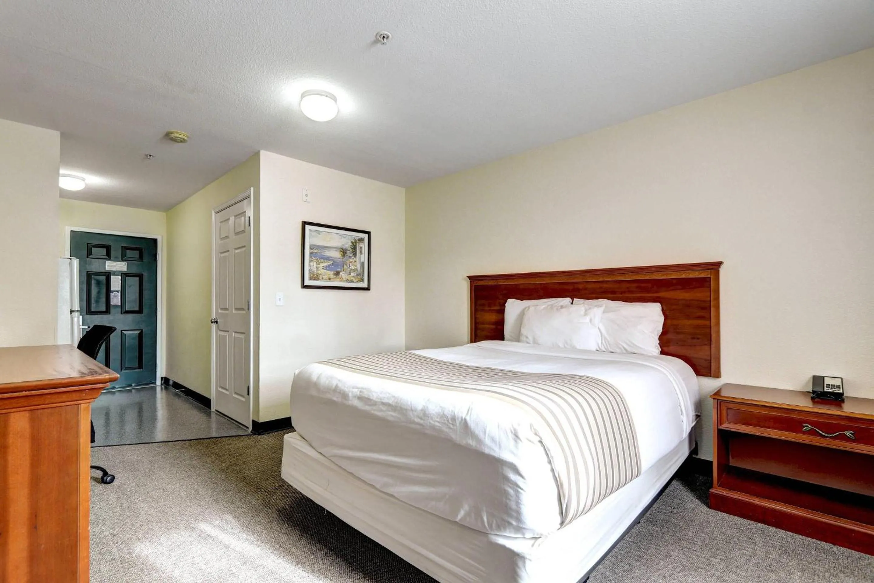 Bedroom, Bed in Suburban Studios Westminster Denver North