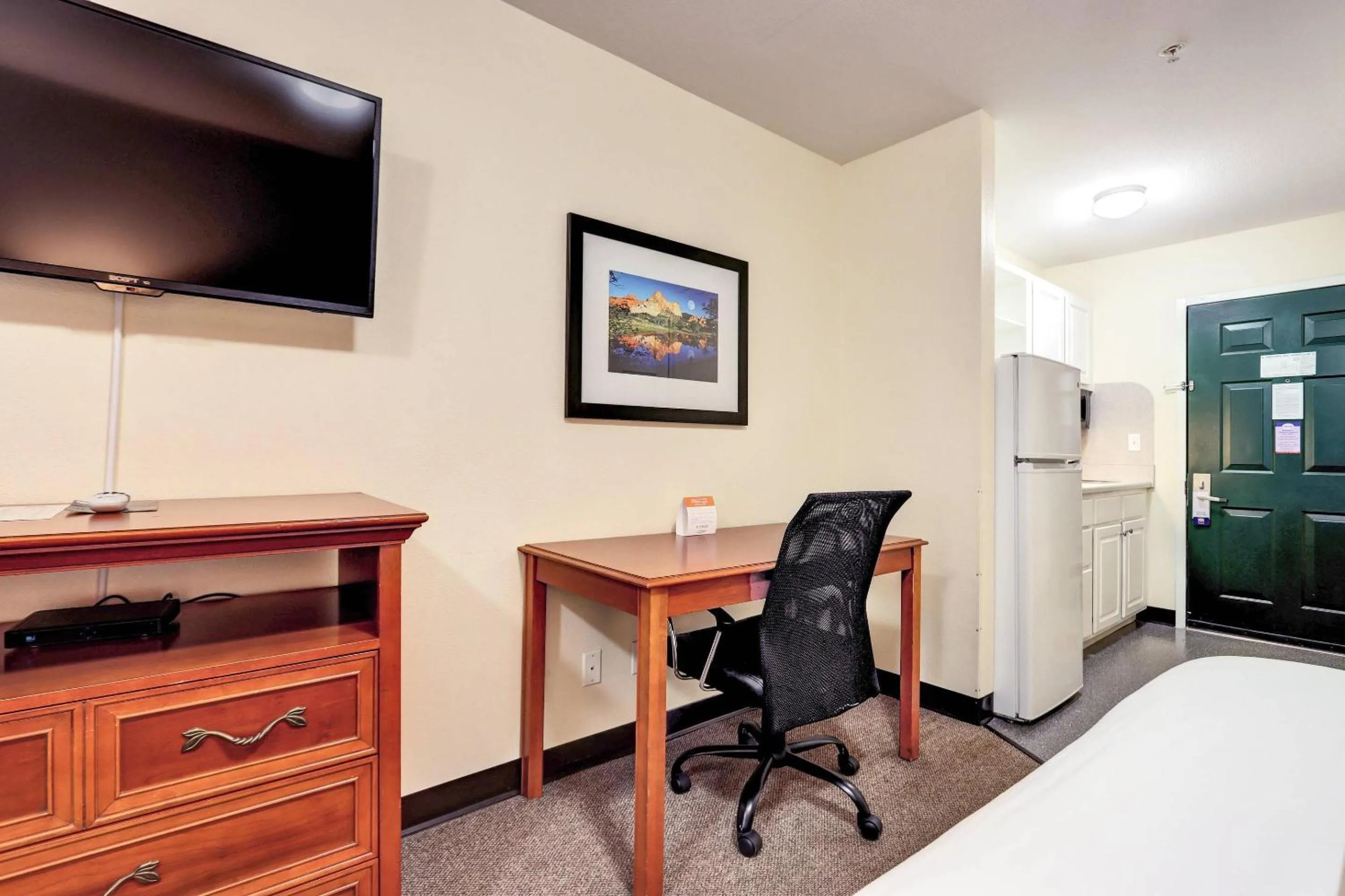 Bedroom in Suburban Studios Westminster Denver North