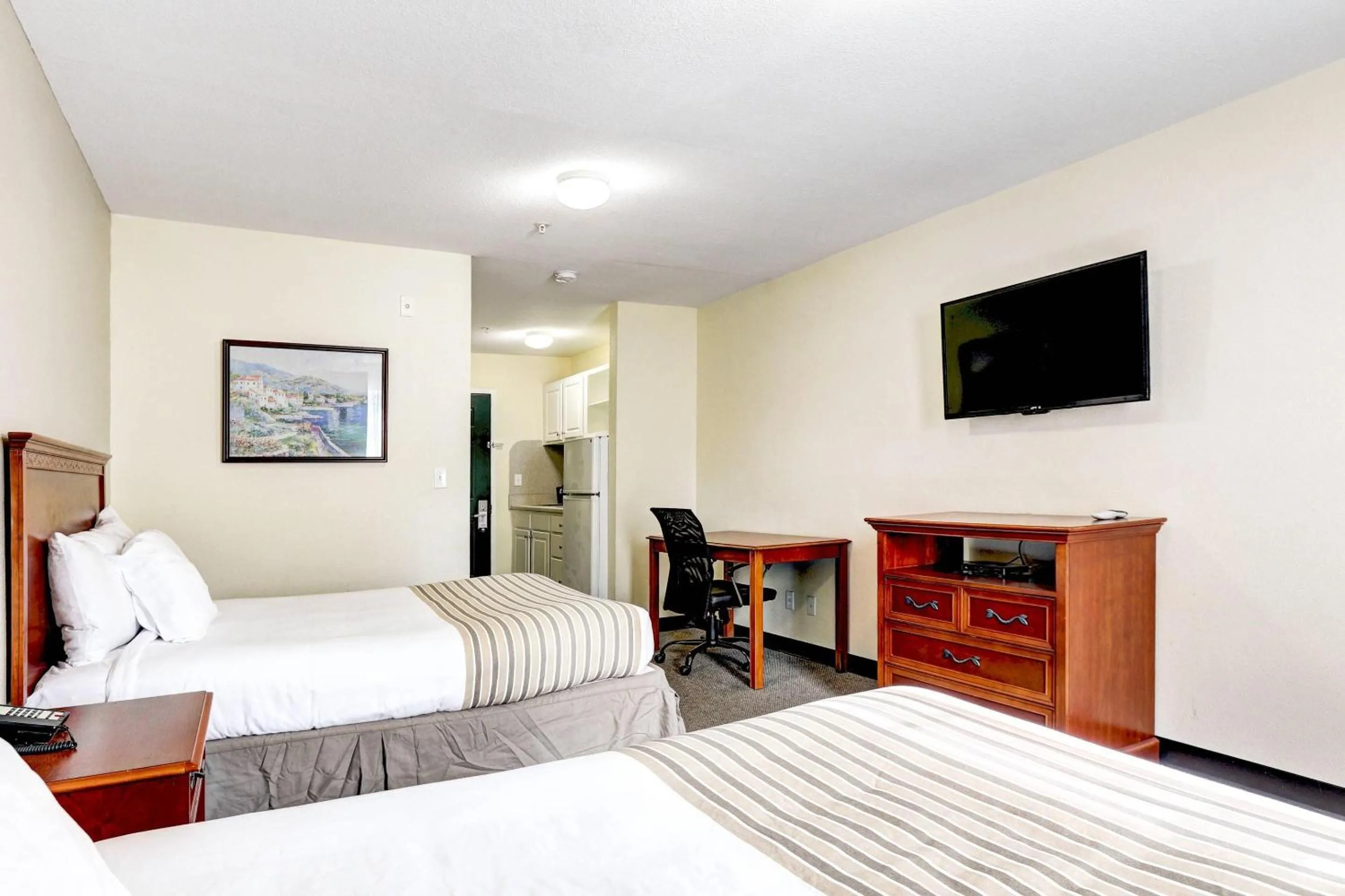 Bedroom, Bed in Suburban Studios Westminster Denver North