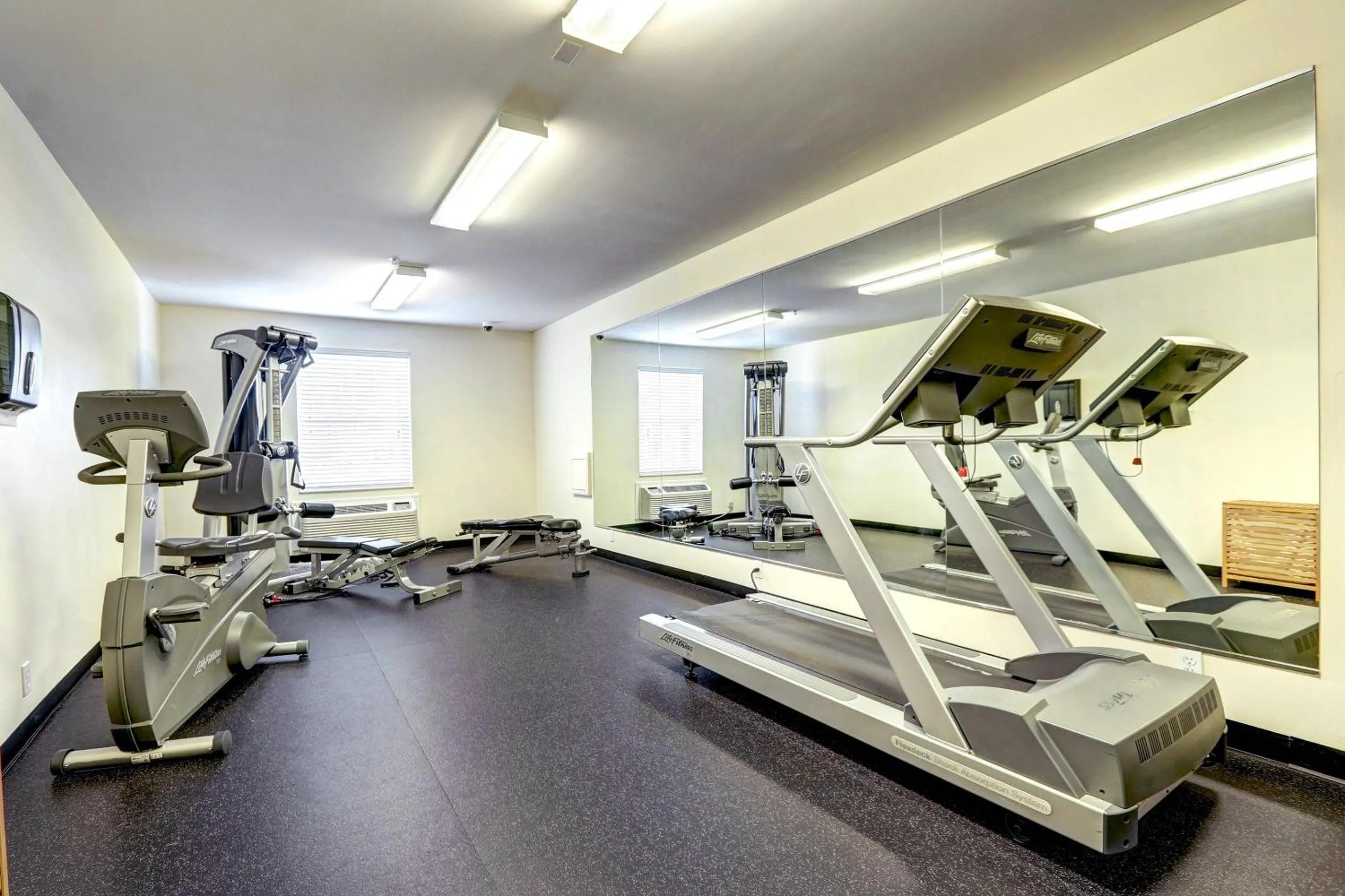 Fitness centre/facilities in Suburban Studios Westminster Denver North