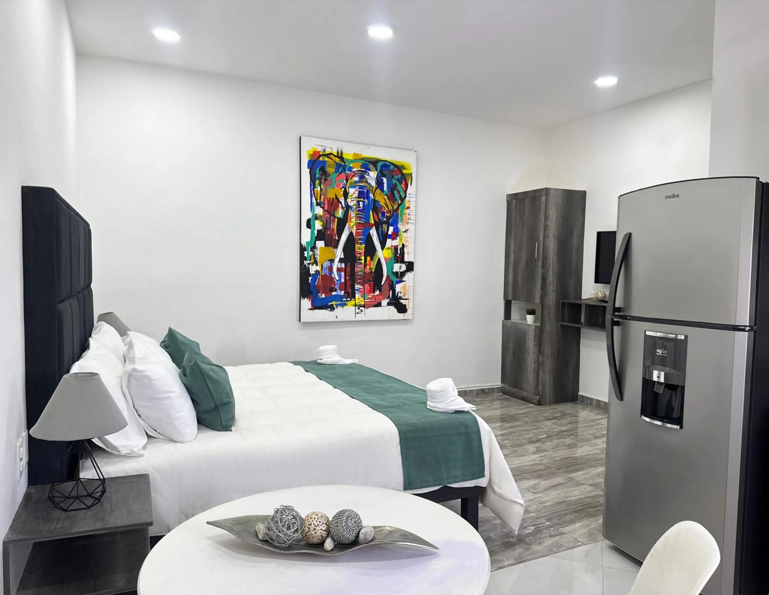 Photo of the whole room, Bed in SILVERSANDS Hotel Boutique - 5Th Ave