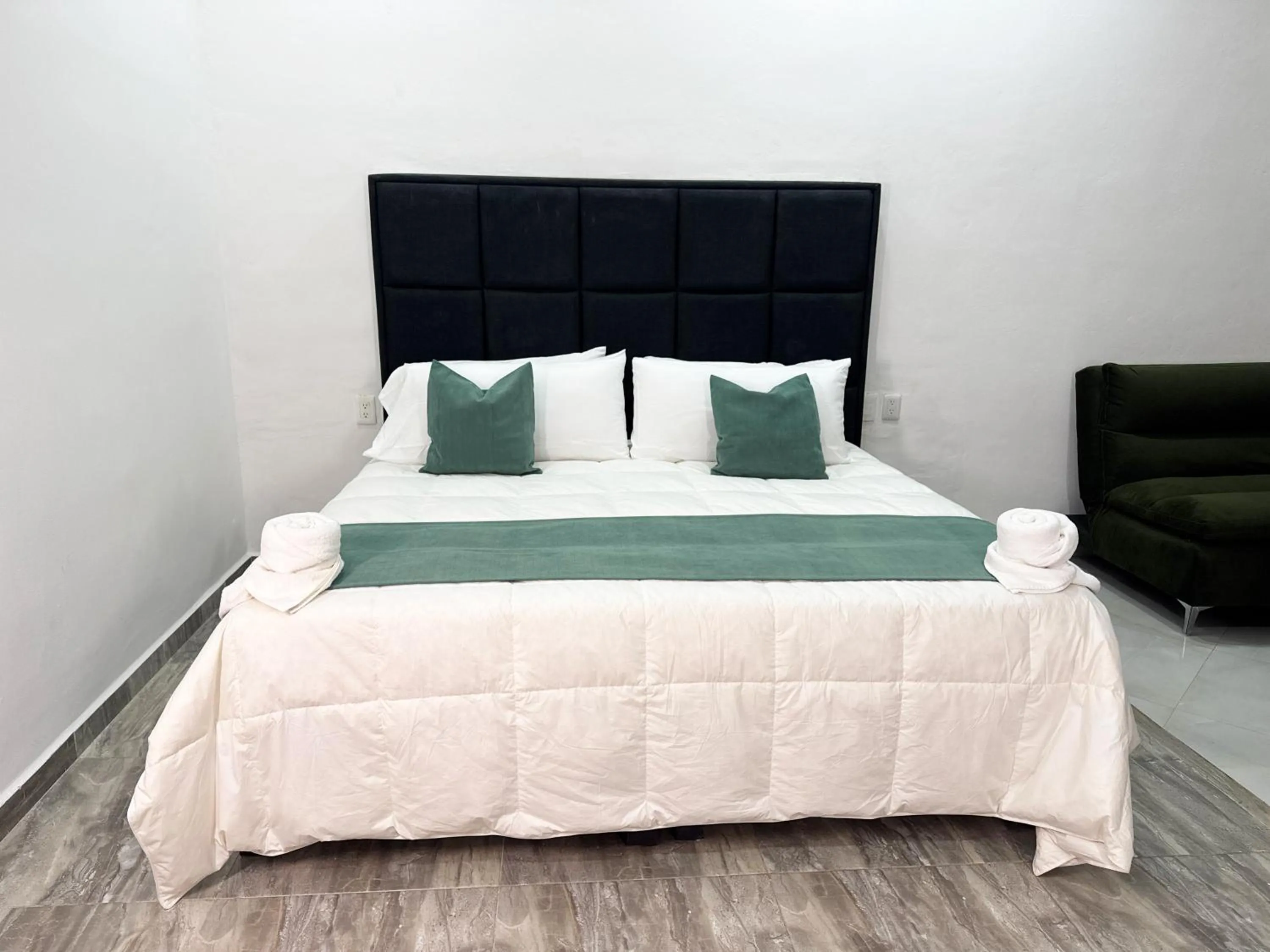 Bed in SILVERSANDS Hotel Boutique - 5Th Ave