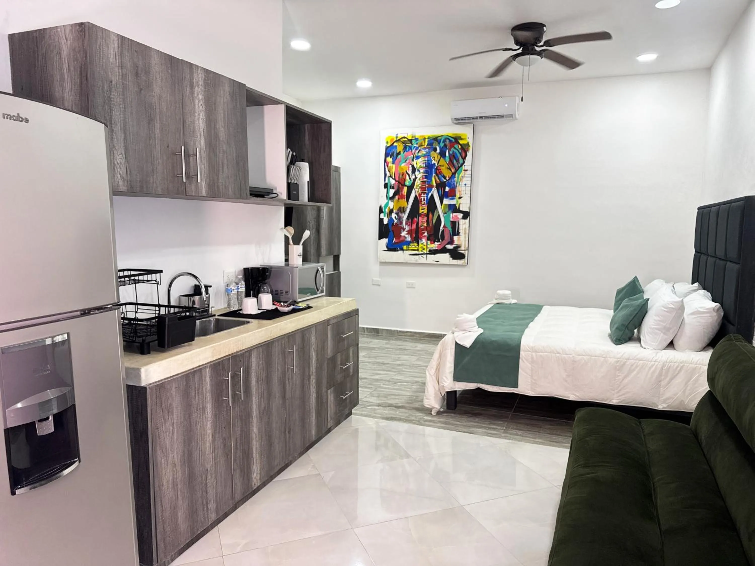 Photo of the whole room in SILVERSANDS Hotel Boutique - 5Th Ave