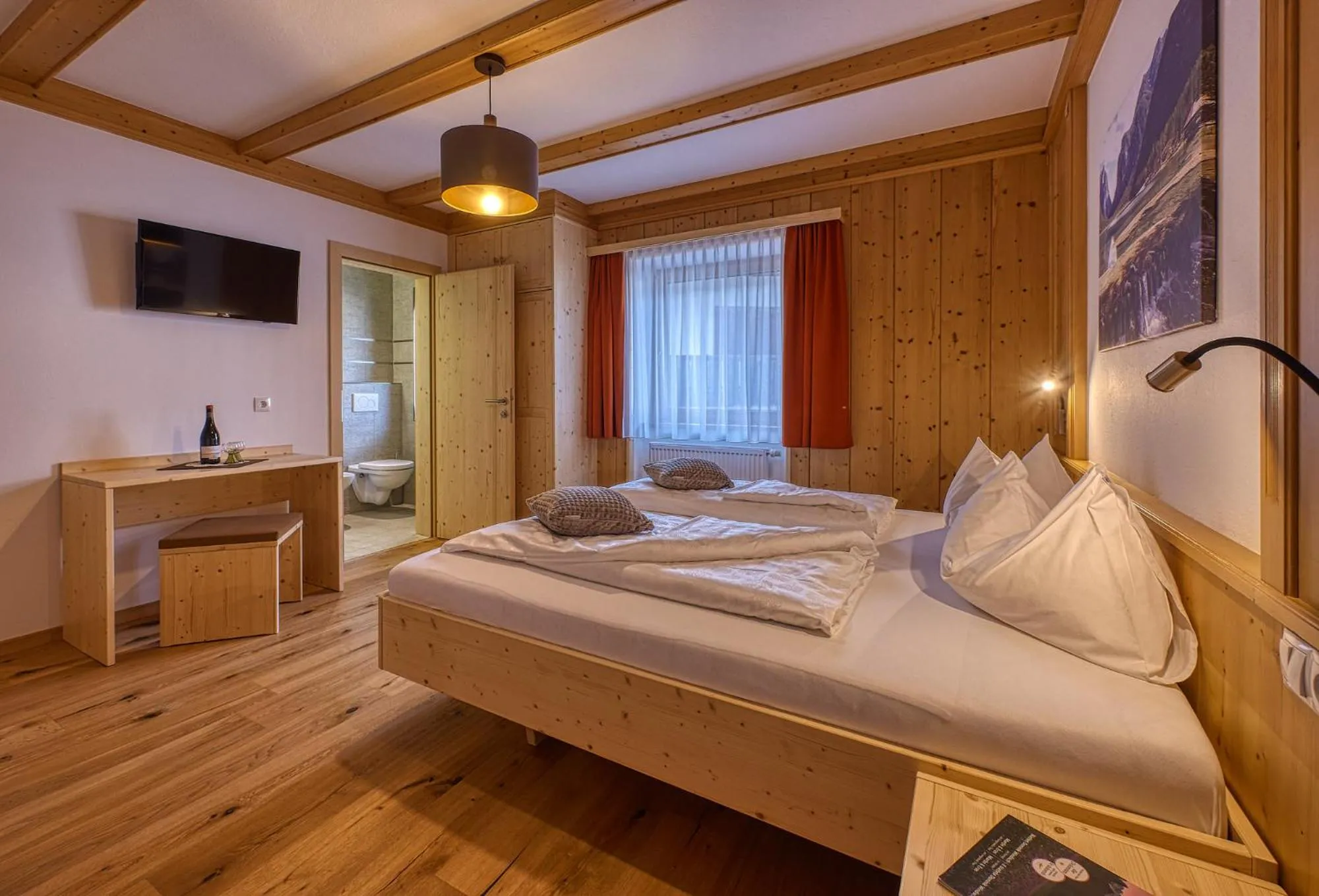 TV and multimedia, Bed in Garni Appartments Helvetia