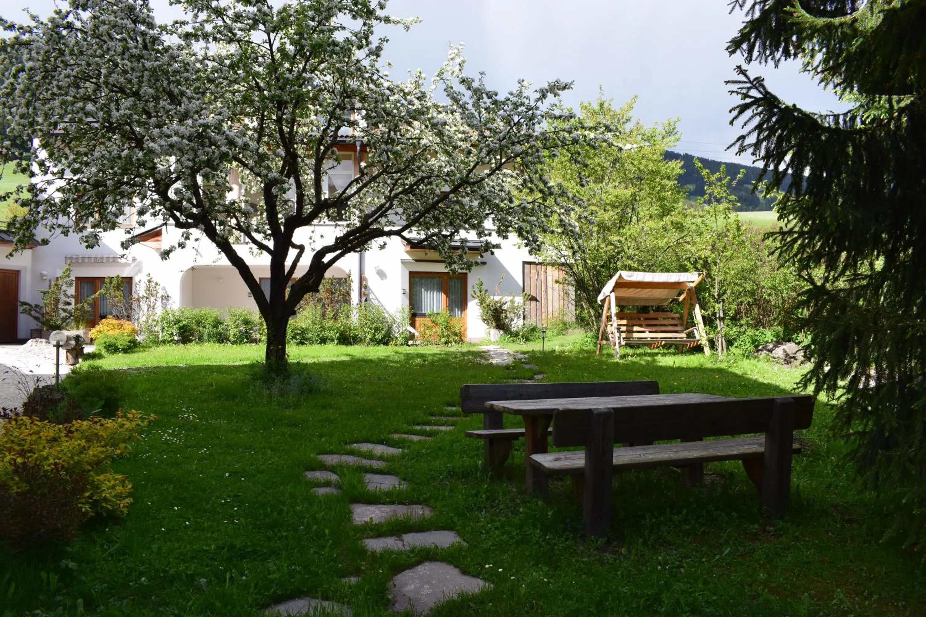 Garden in Garni Appartments Helvetia