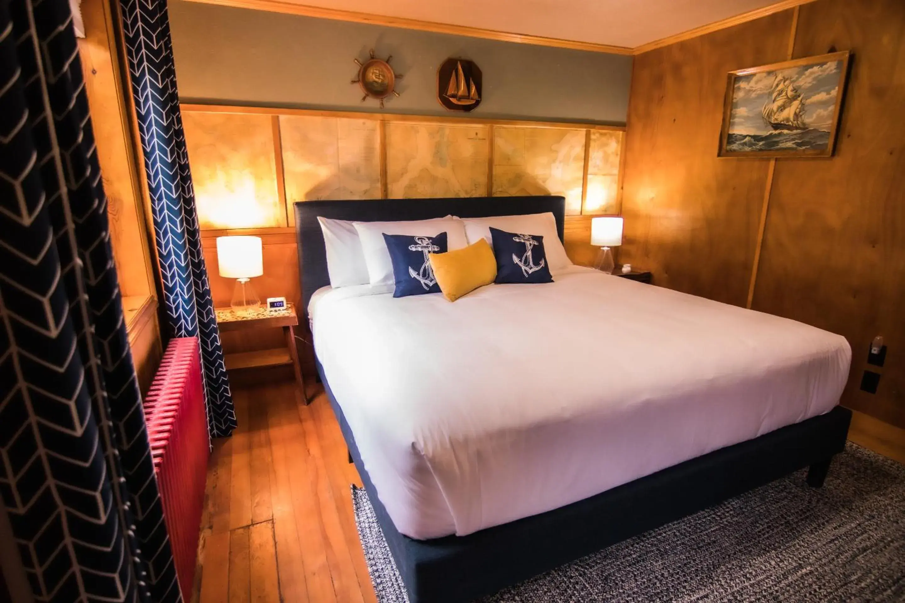 Bed in Anchor Inn Resort Bed in Anchor Inn Resort