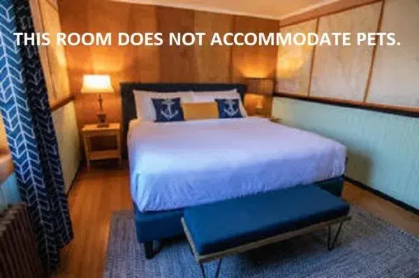 Bed in Anchor Inn Resort Bed in Anchor Inn Resort