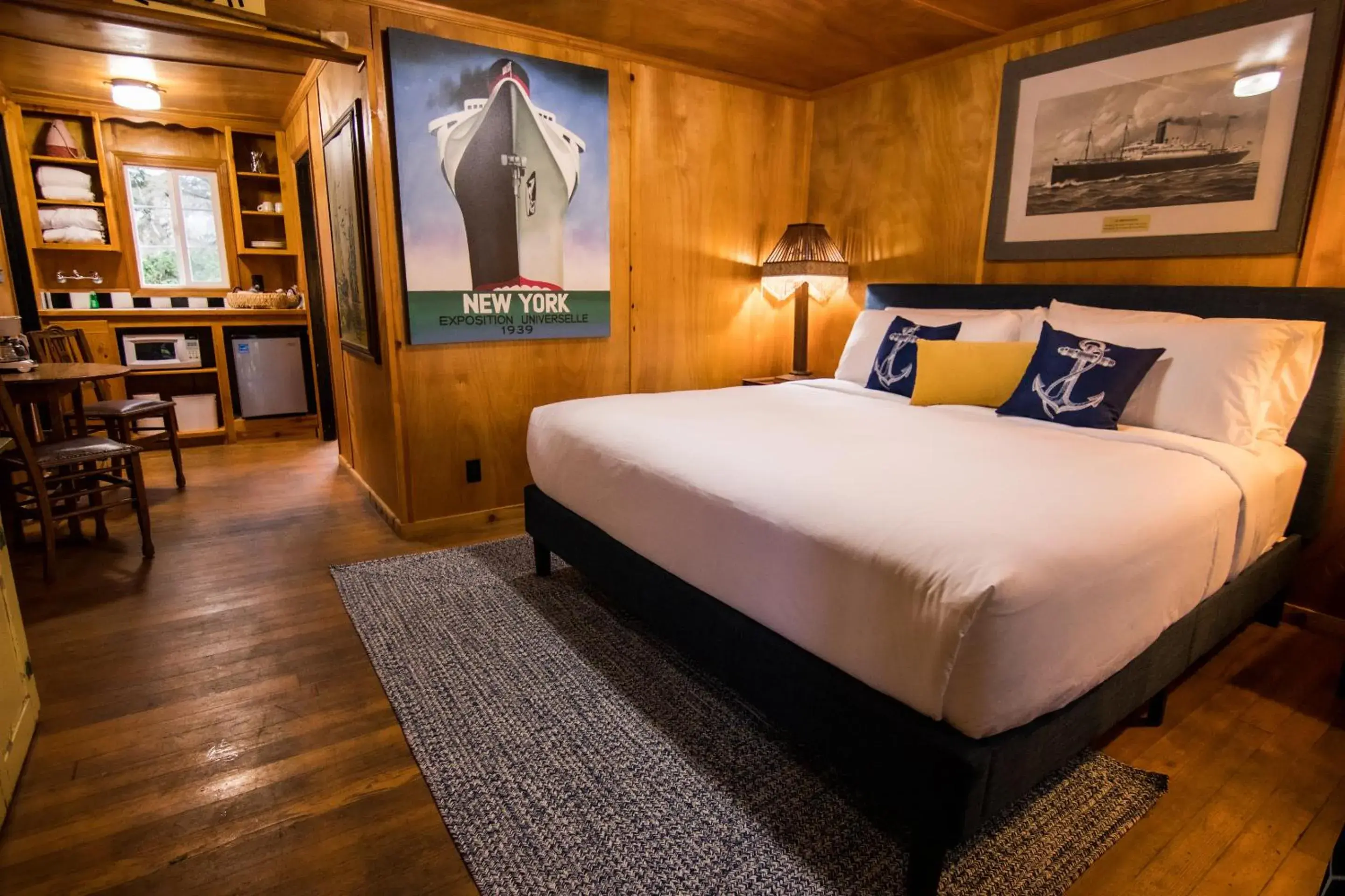 Bed in Anchor Inn Resort Bed in Anchor Inn Resort