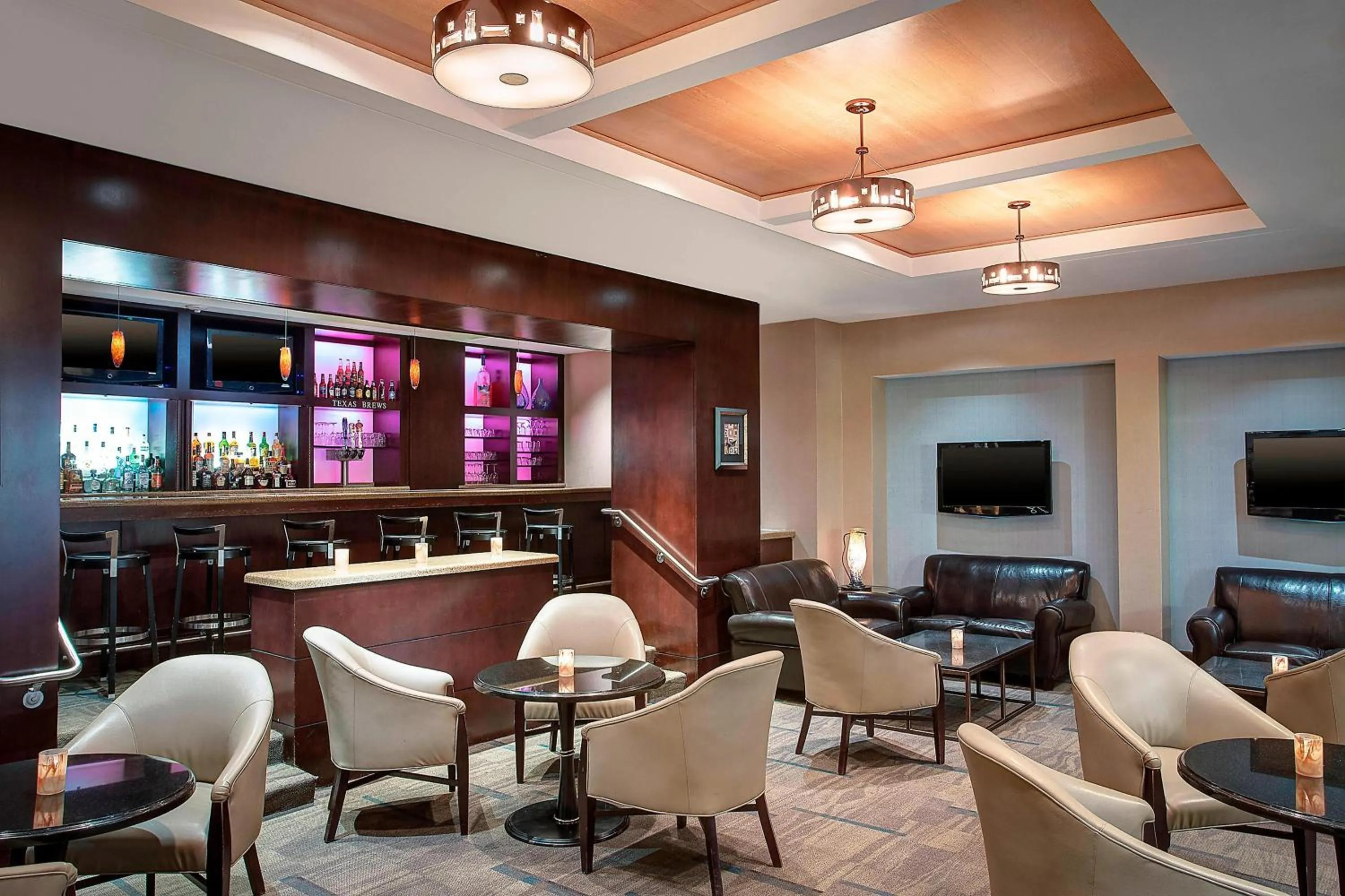 Lounge or bar in Sheraton Houston Brookhollow Hotel