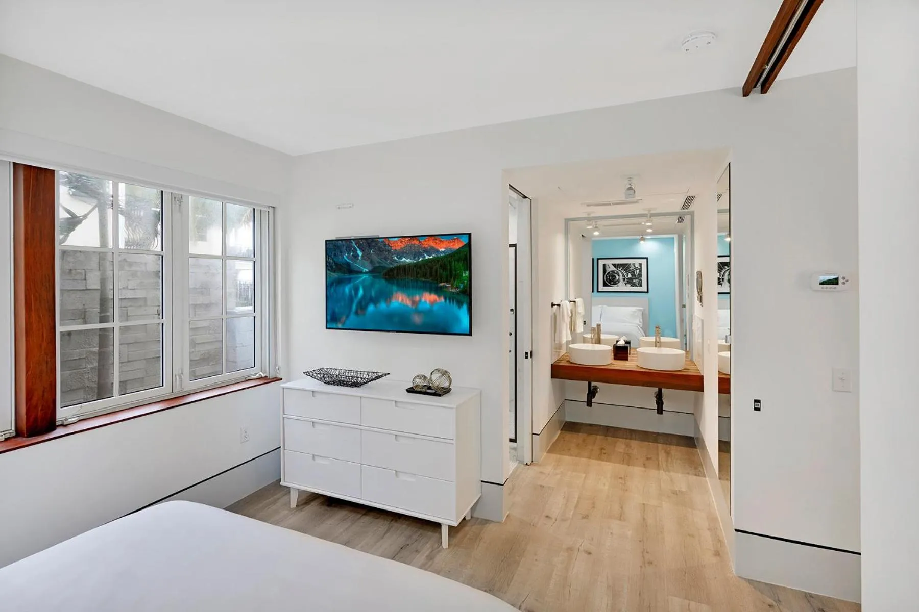Bedroom, Bed in Ocean Treasure Beachside Suites