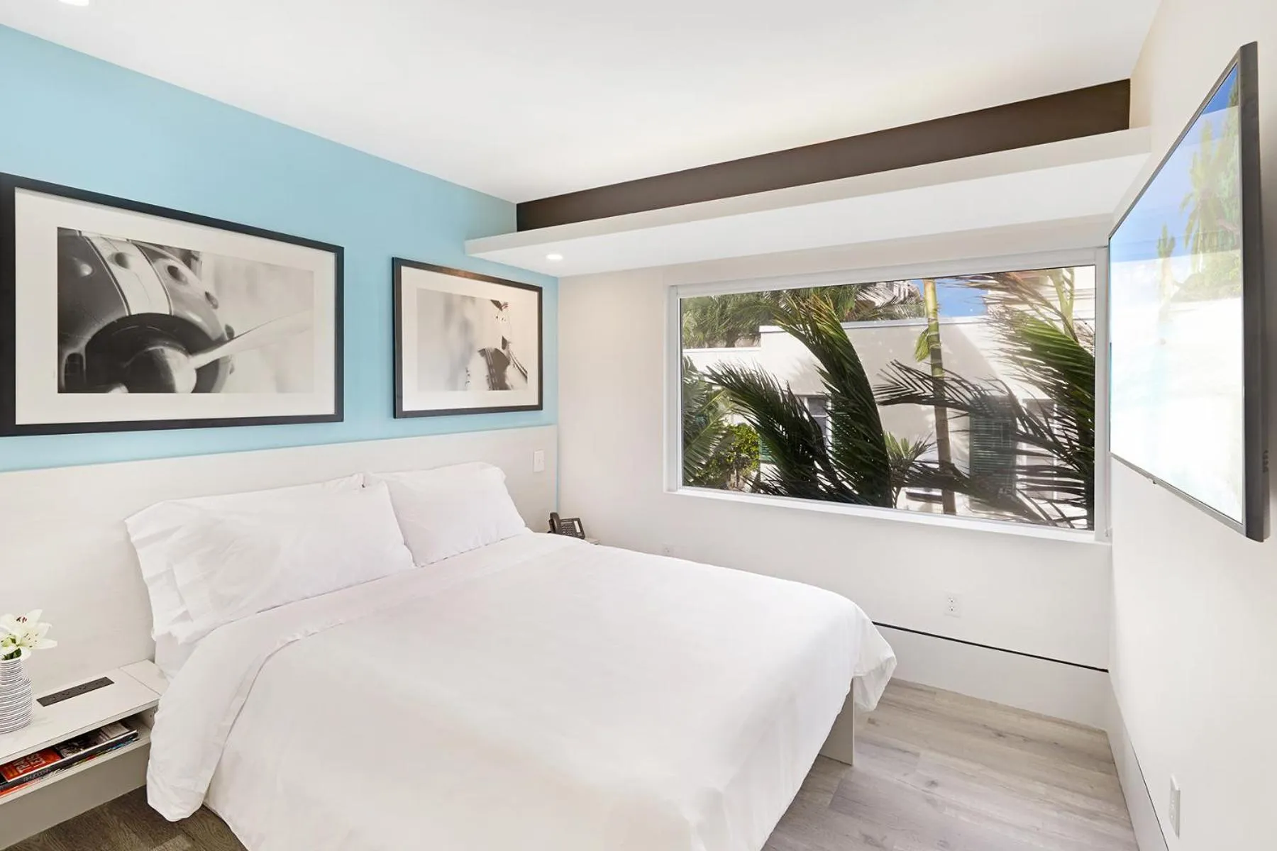 Bed in Ocean Treasure Beachside Suites