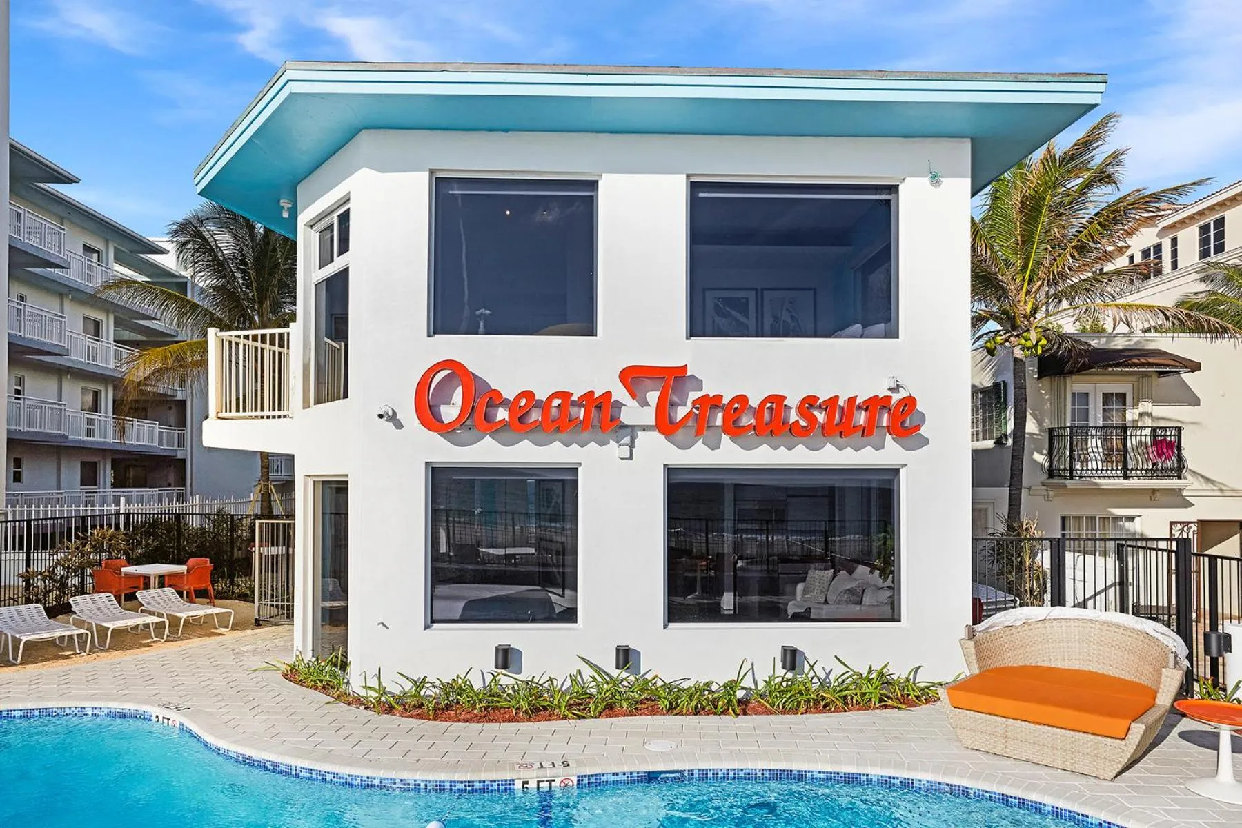 Swimming pool in Ocean Treasure Beachside Suites