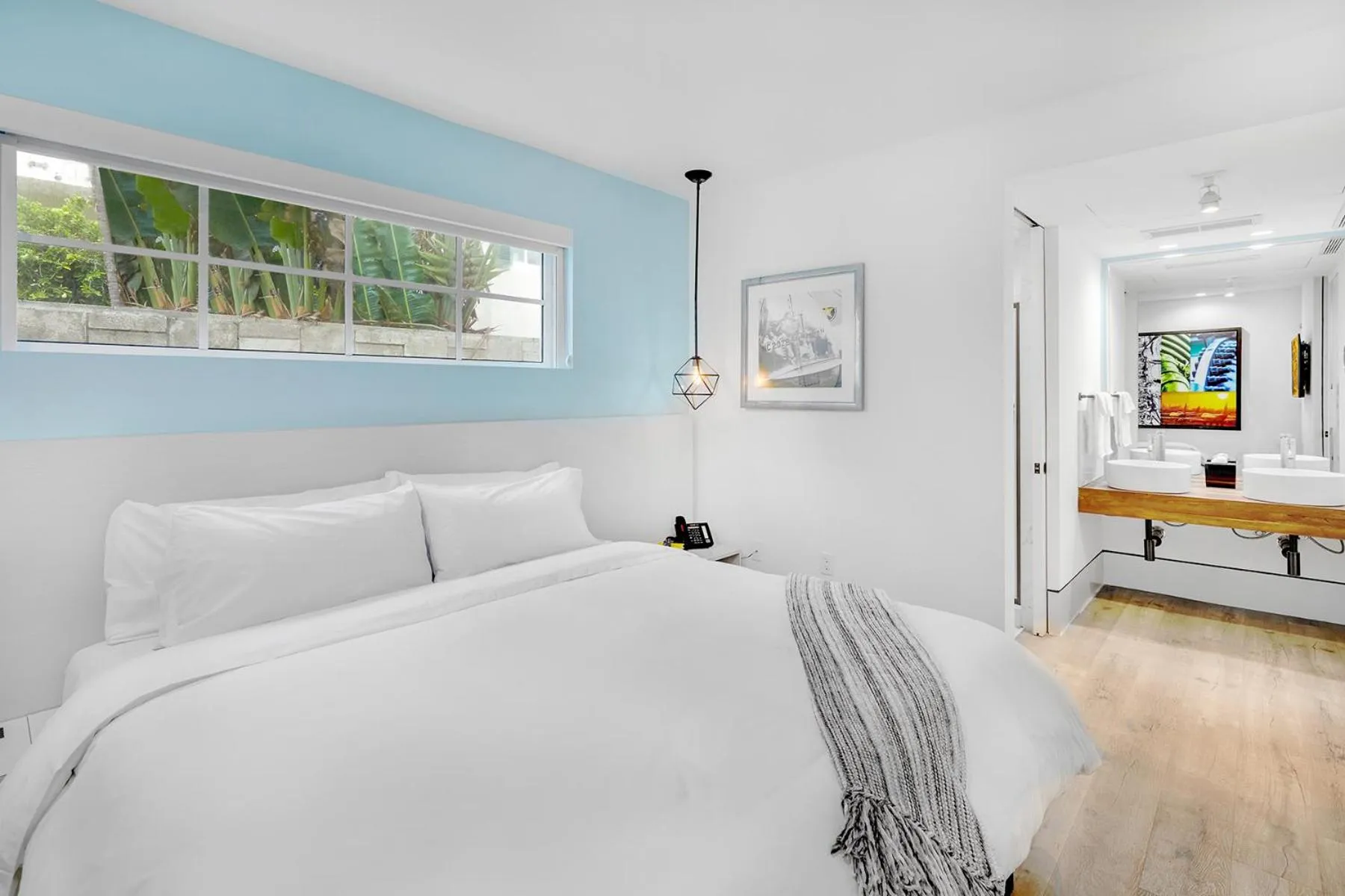 Bed in Ocean Treasure Beachside Suites