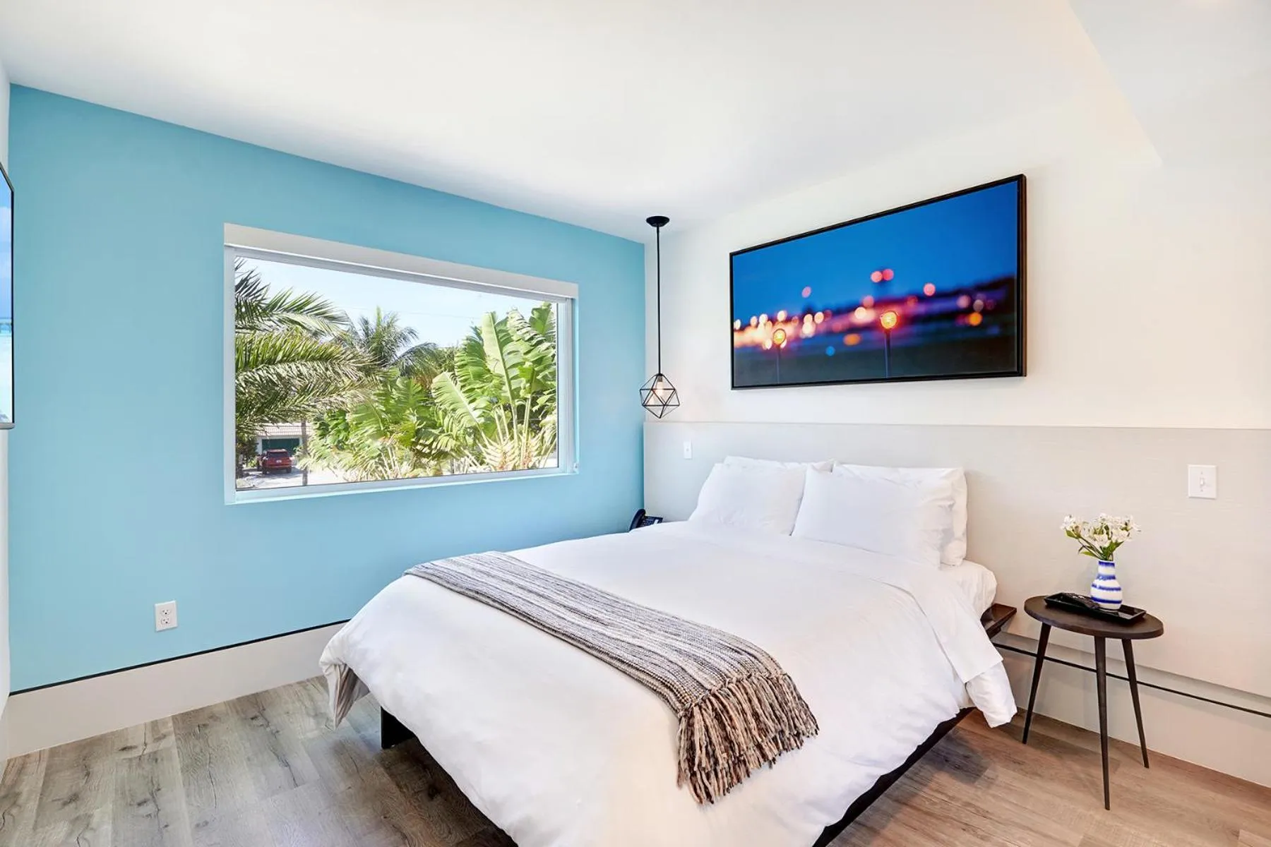 Bed in Ocean Treasure Beachside Suites