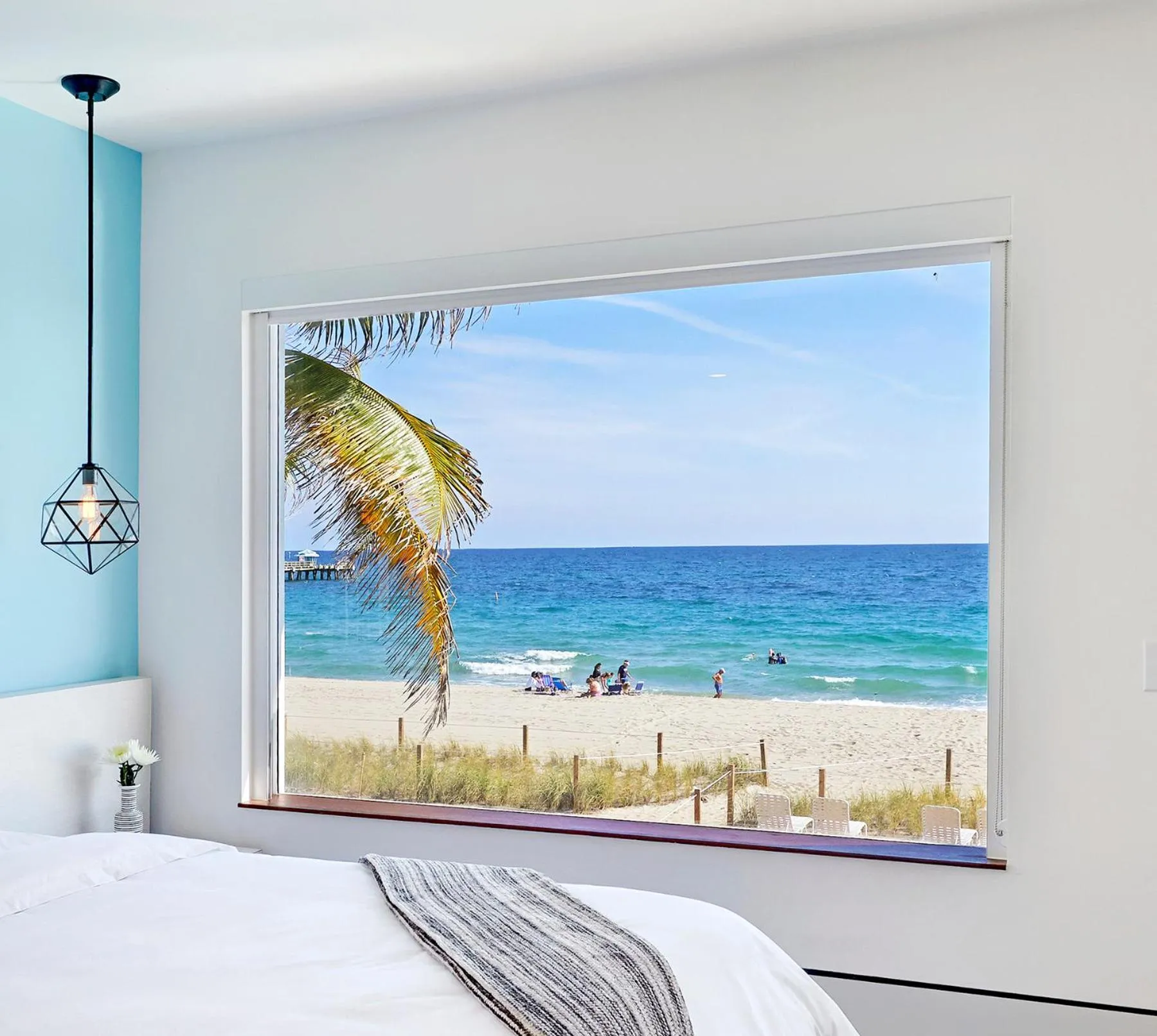Sea view, Bed in Ocean Treasure Beachside Suites