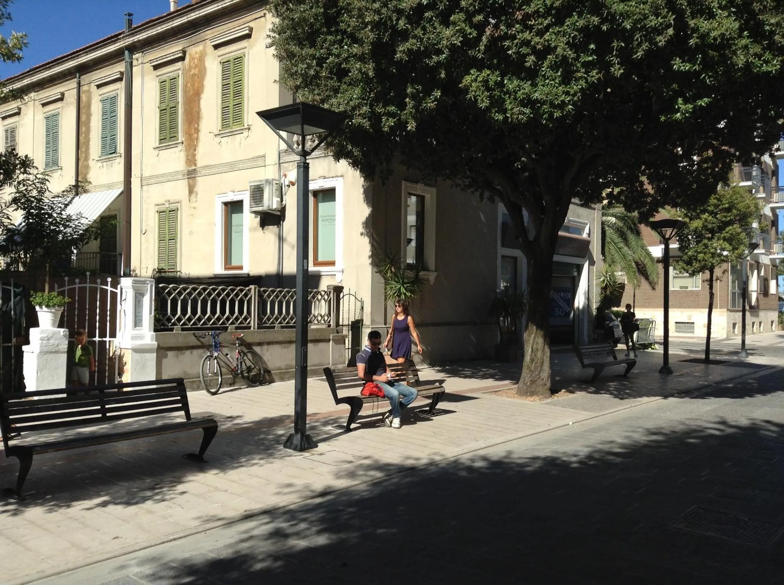 Neighbourhood in Perfume Do Mar