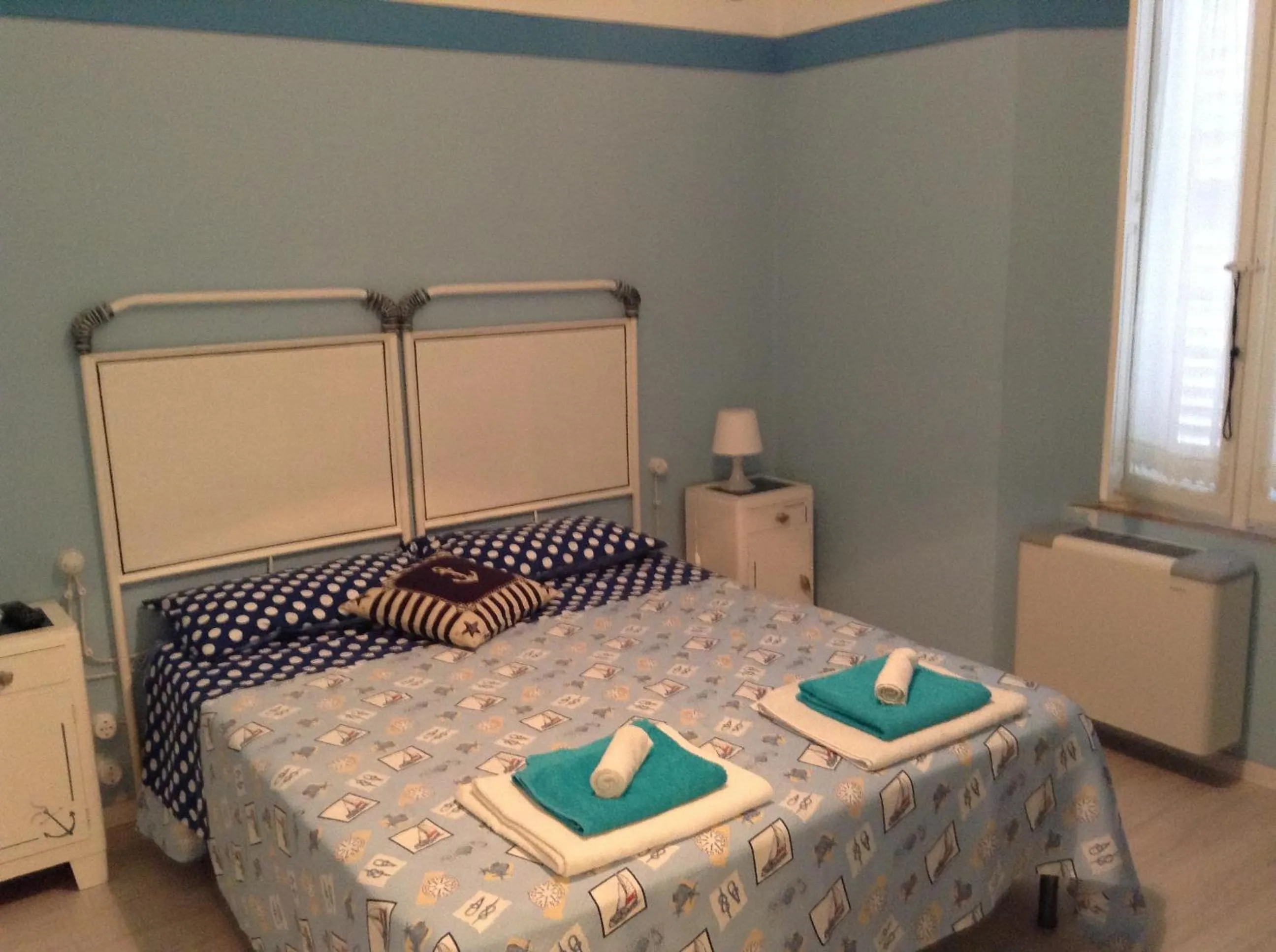 Bedroom, Bed in Perfume Do Mar