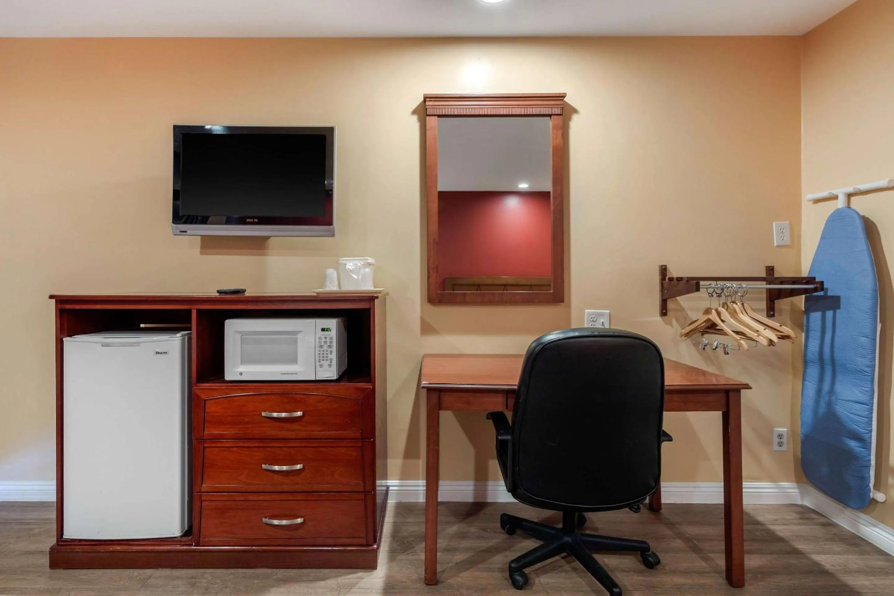 Bedroom in Rodeway Inn Carson - Los Angeles South