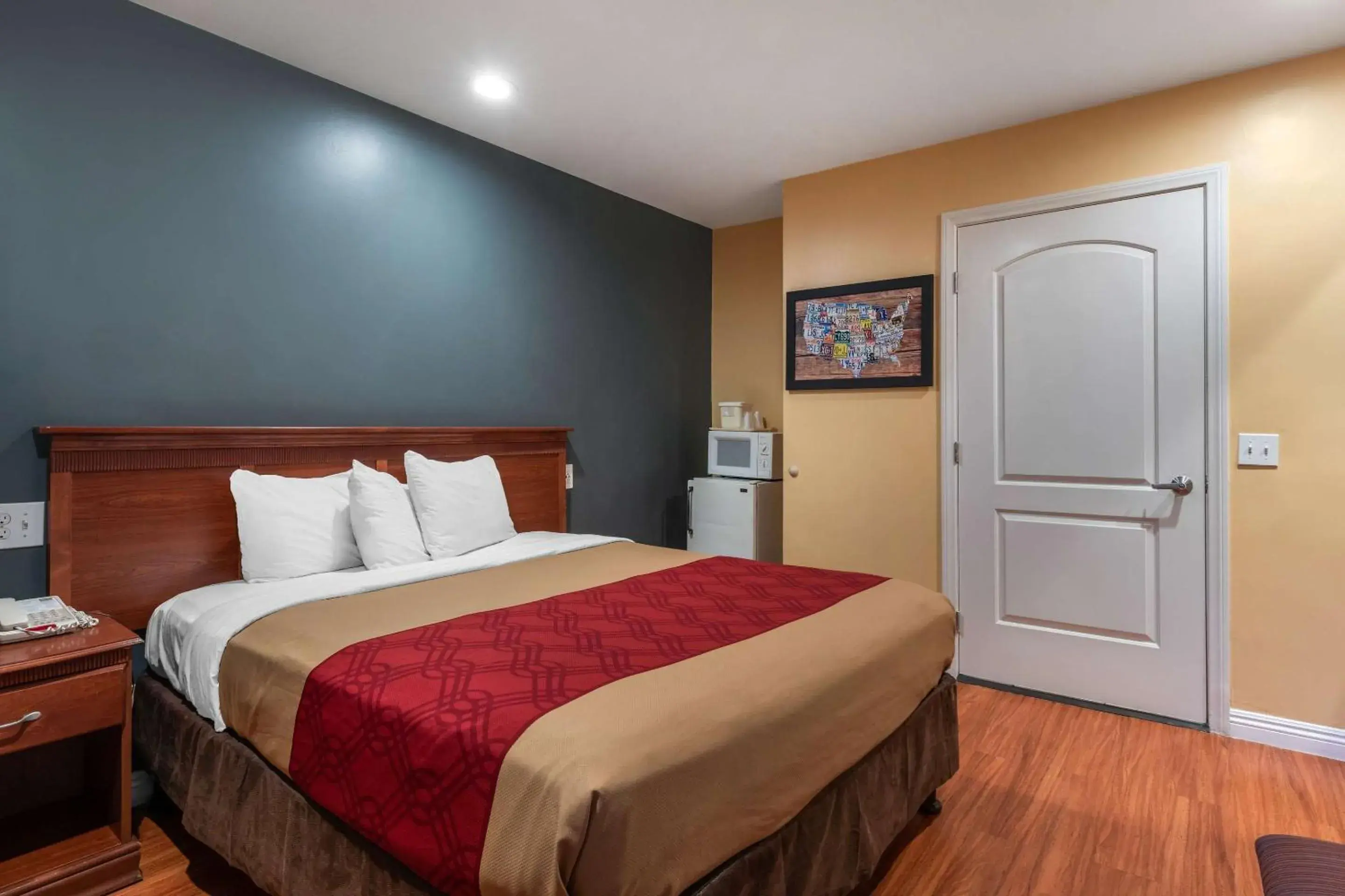 Bedroom, Bed in Rodeway Inn Carson - Los Angeles South Bedroom, Bed in Rodeway Inn Carson - Los Angeles South