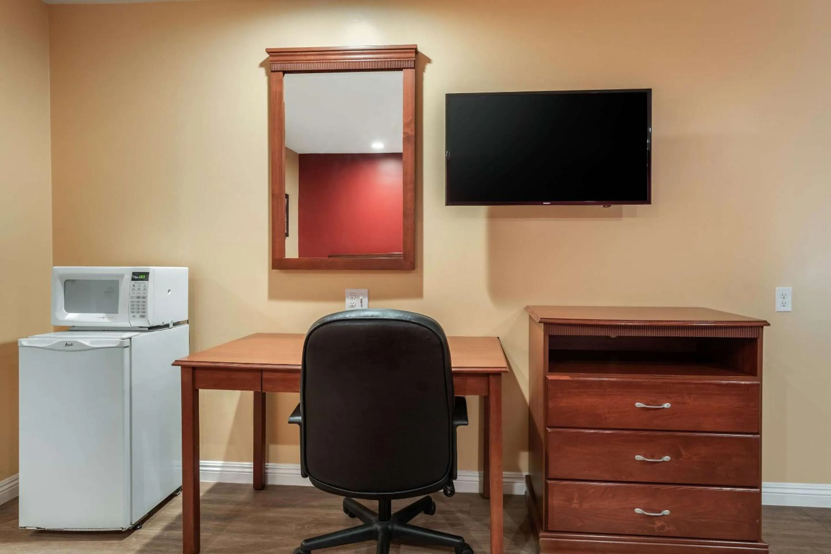 Bedroom in Rodeway Inn Carson - Los Angeles South