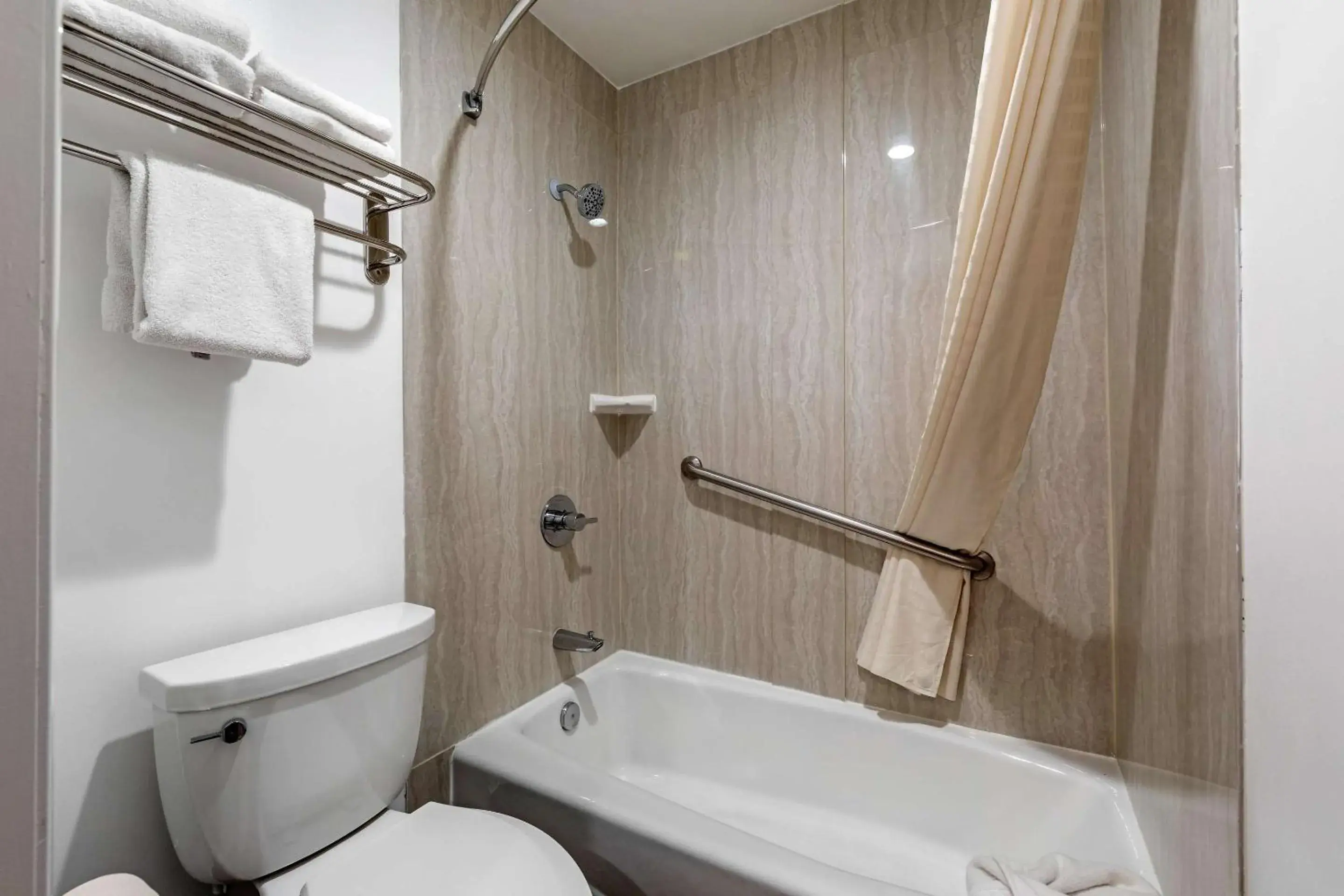 Bedroom in Rodeway Inn Carson - Los Angeles South Bedroom in Rodeway Inn Carson - Los Angeles South