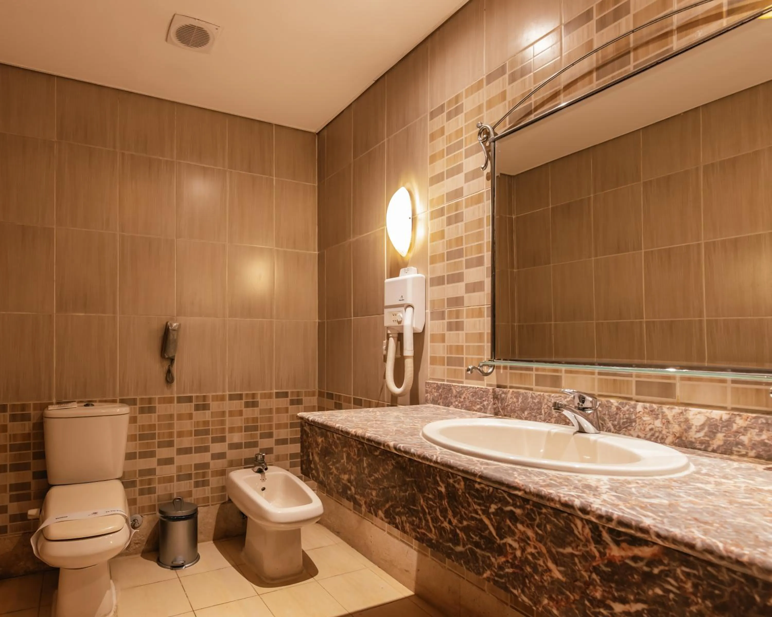 Coffee/tea facilities in AMC Royal Hotel & Spa