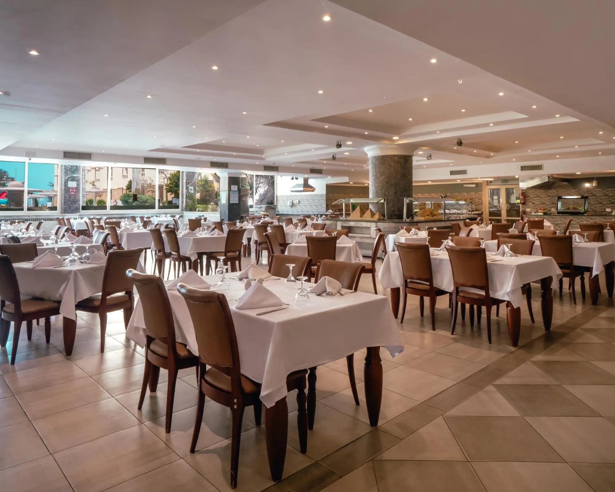 Restaurant/places to eat in AMC Royal Hotel & Spa